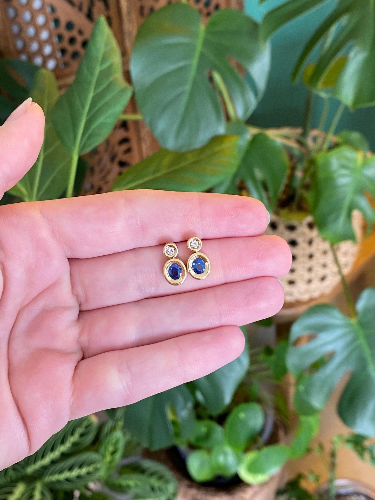 Vintage Solid 18k Yellow Gold Diamond Sapphire Stud Earrings