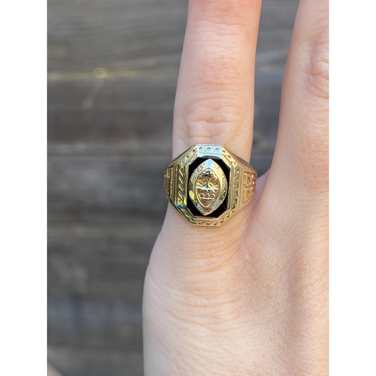 Vintage Solid 10k Yellow Gold 1933 Class Ring - Size 4.25