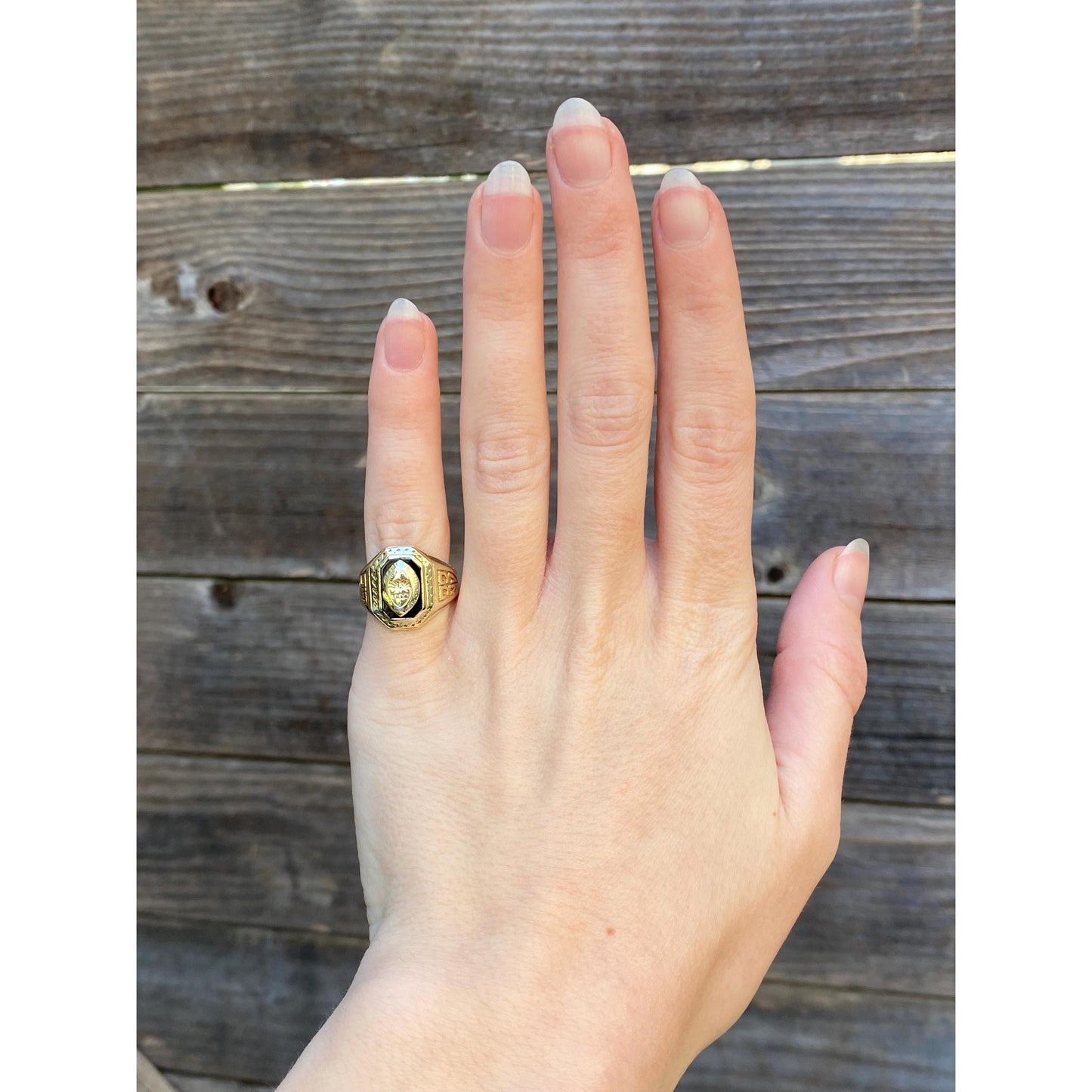 Vintage Solid 10k Yellow Gold 1933 Class Ring - Size 4.25