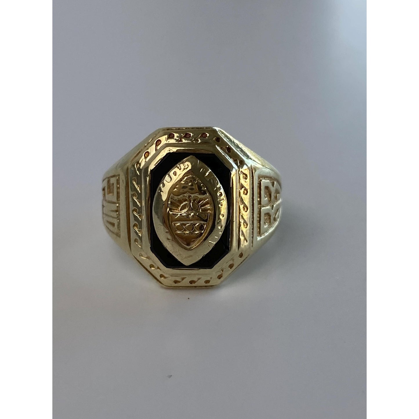 Vintage Solid 10k Yellow Gold 1933 Class Ring - Size 4.25