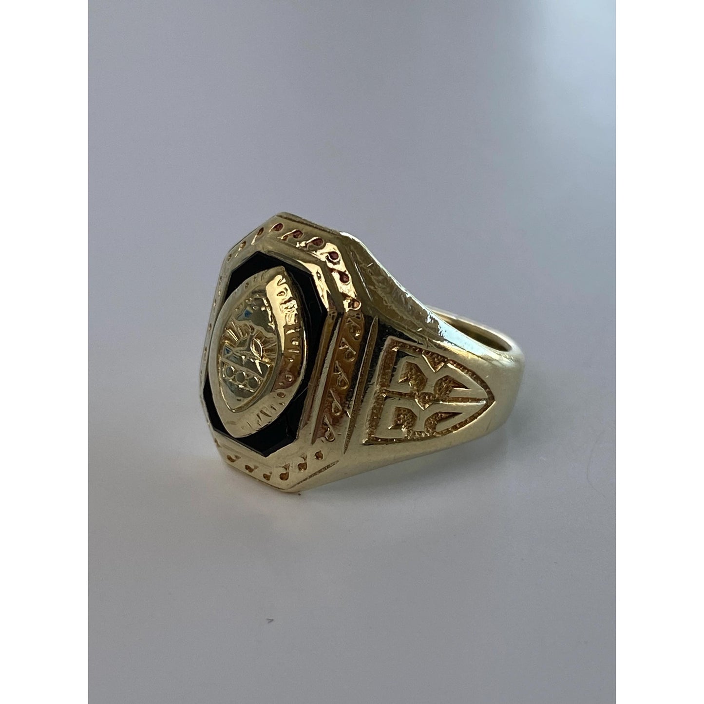 Vintage Solid 10k Yellow Gold 1933 Class Ring - Size 4.25