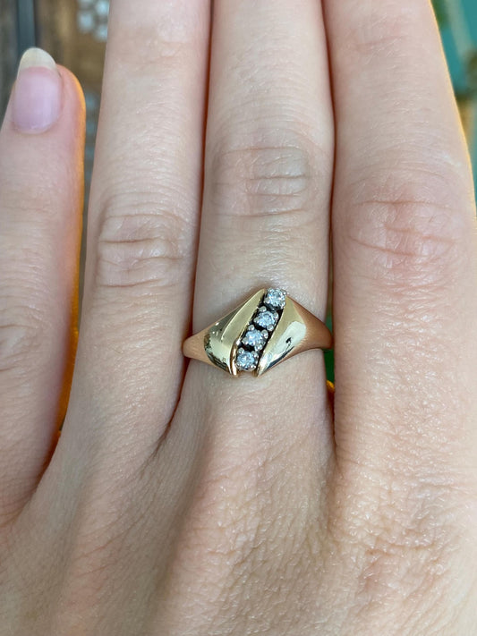 Vintage Solid 14k White & Yellow Gold Diamonds Ring - Size 6.5