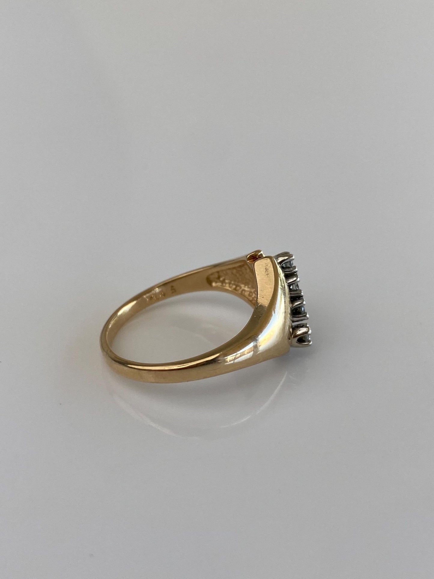 Vintage Solid 14k White & Yellow Gold Diamonds Ring - Size 6.5