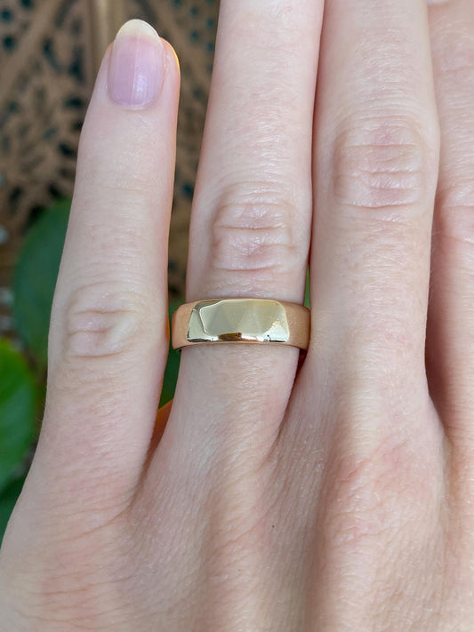 Vintage Solid 14k Yellow Gold Triangle Pattern Ring Band - Size 6.25