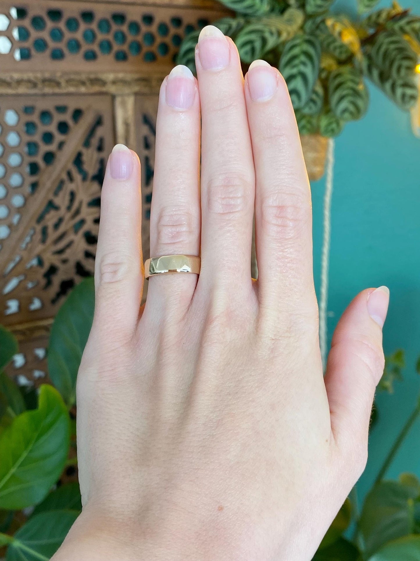 Vintage Solid 14k Yellow Gold Triangle Pattern Ring Band - Size 6.25