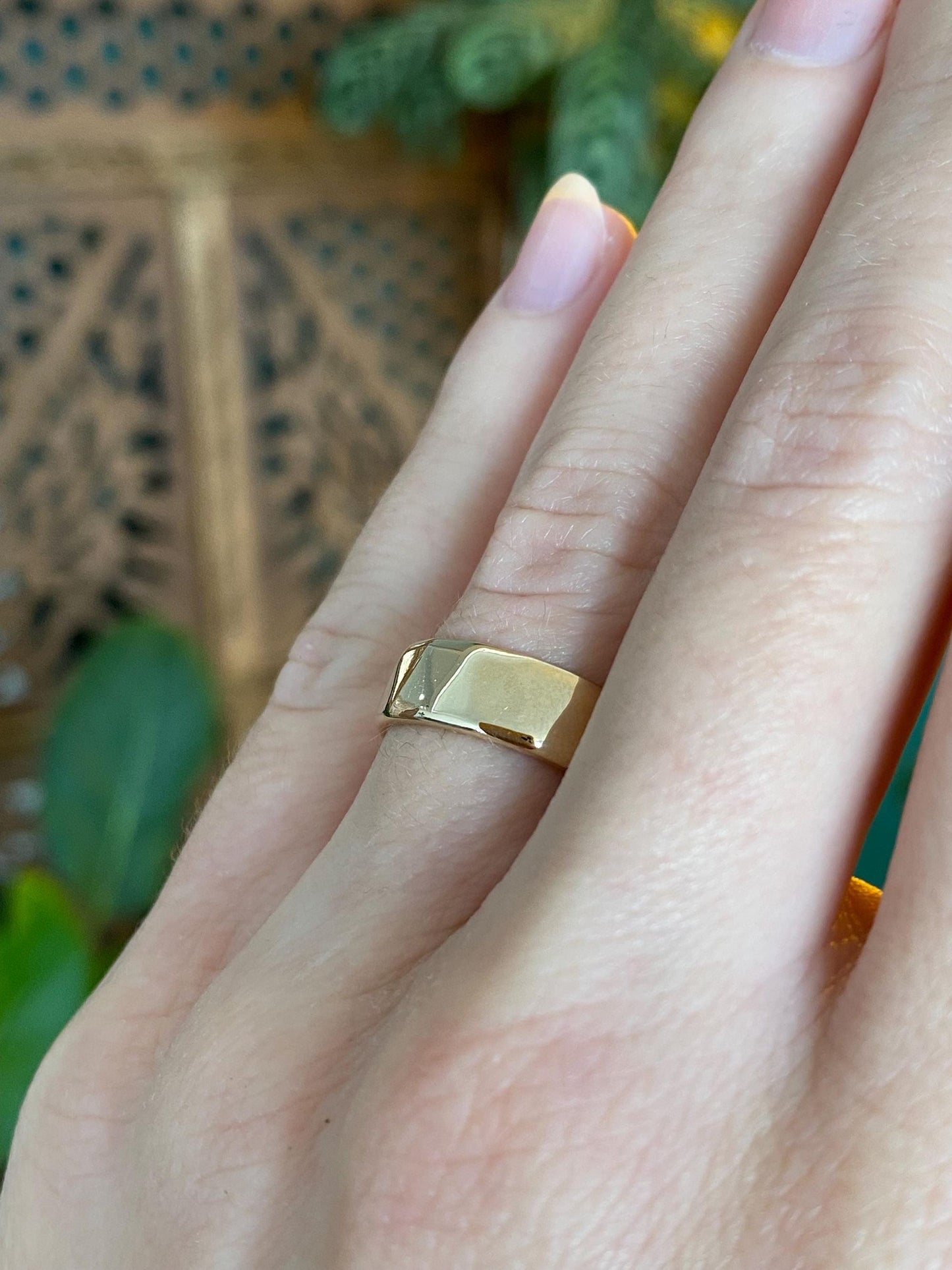 Vintage Solid 14k Yellow Gold Triangle Pattern Ring Band - Size 6.25