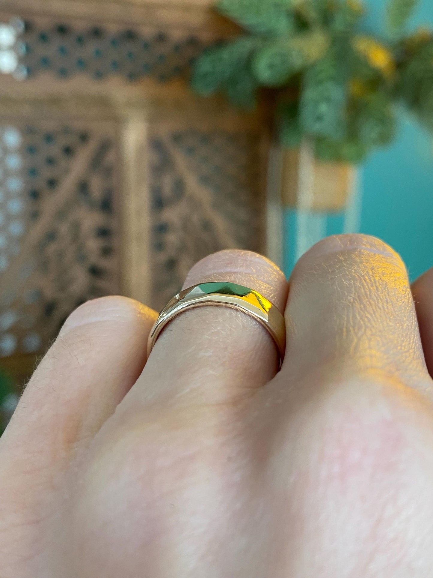 Vintage Solid 14k Yellow Gold Triangle Pattern Ring Band - Size 6.25