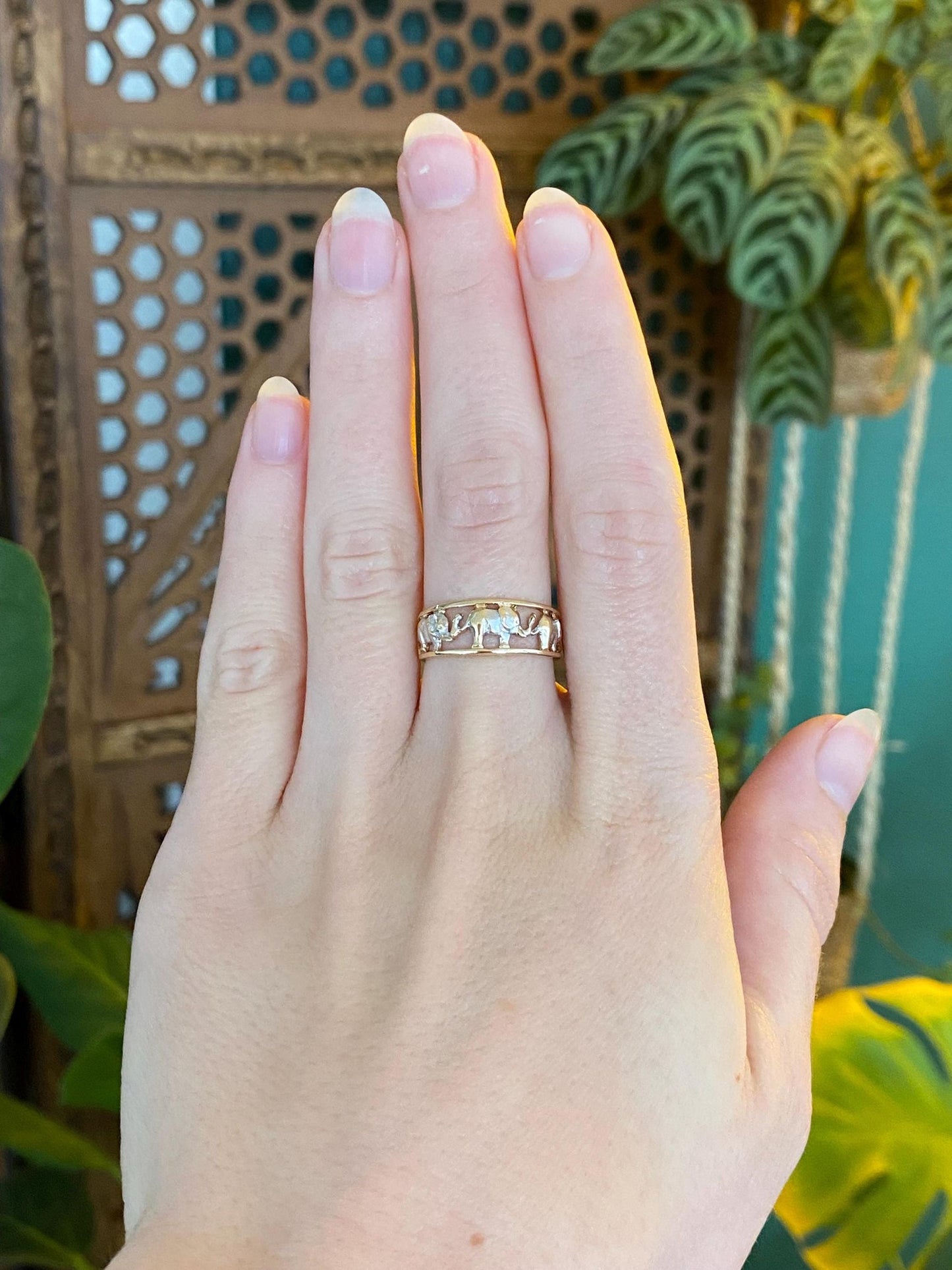 Vintage Solid 10k White & Yellow Gold Elephants Ring Band - Size 6.75