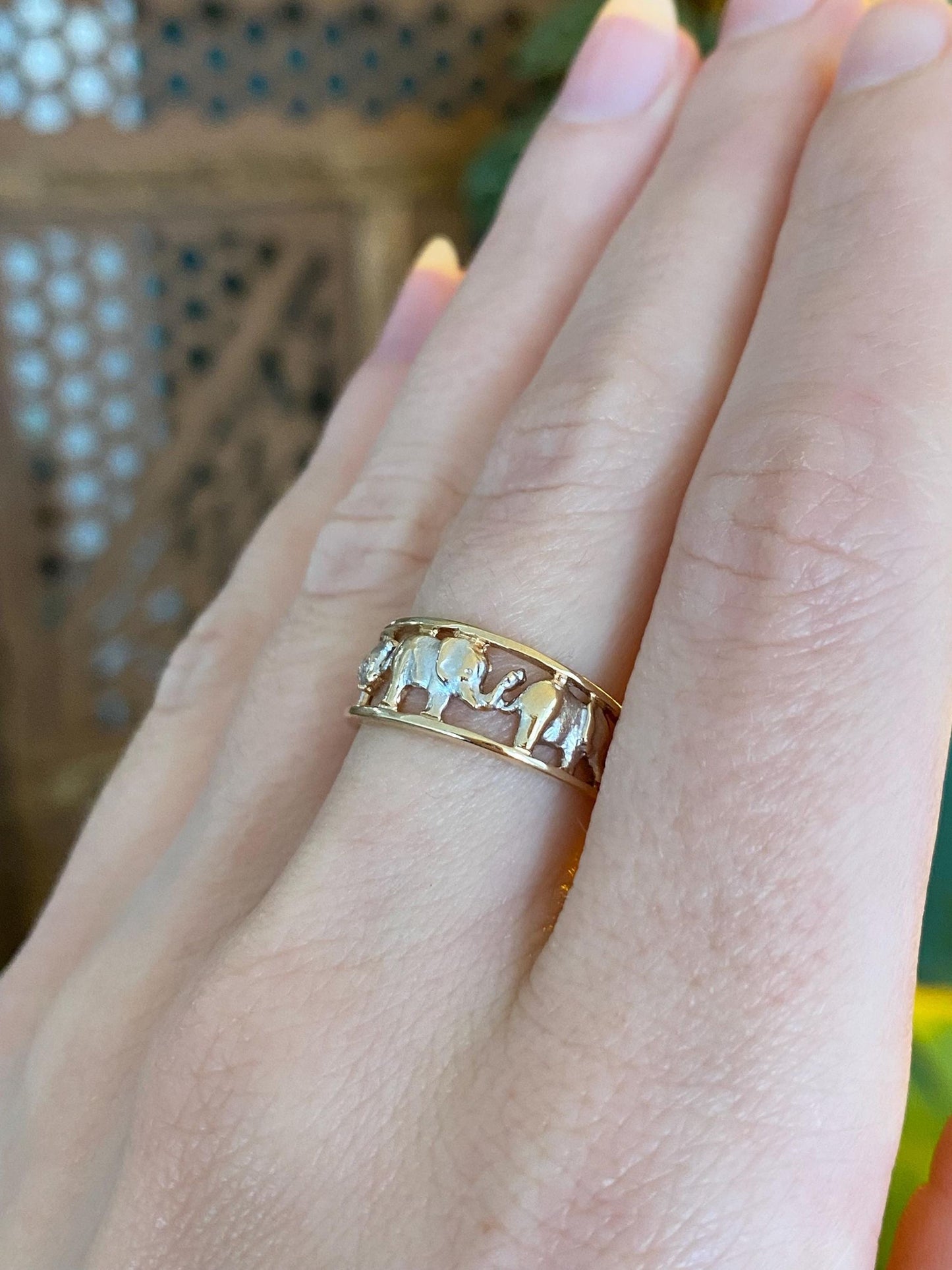 Vintage Solid 10k White & Yellow Gold Elephants Ring Band - Size 6.75