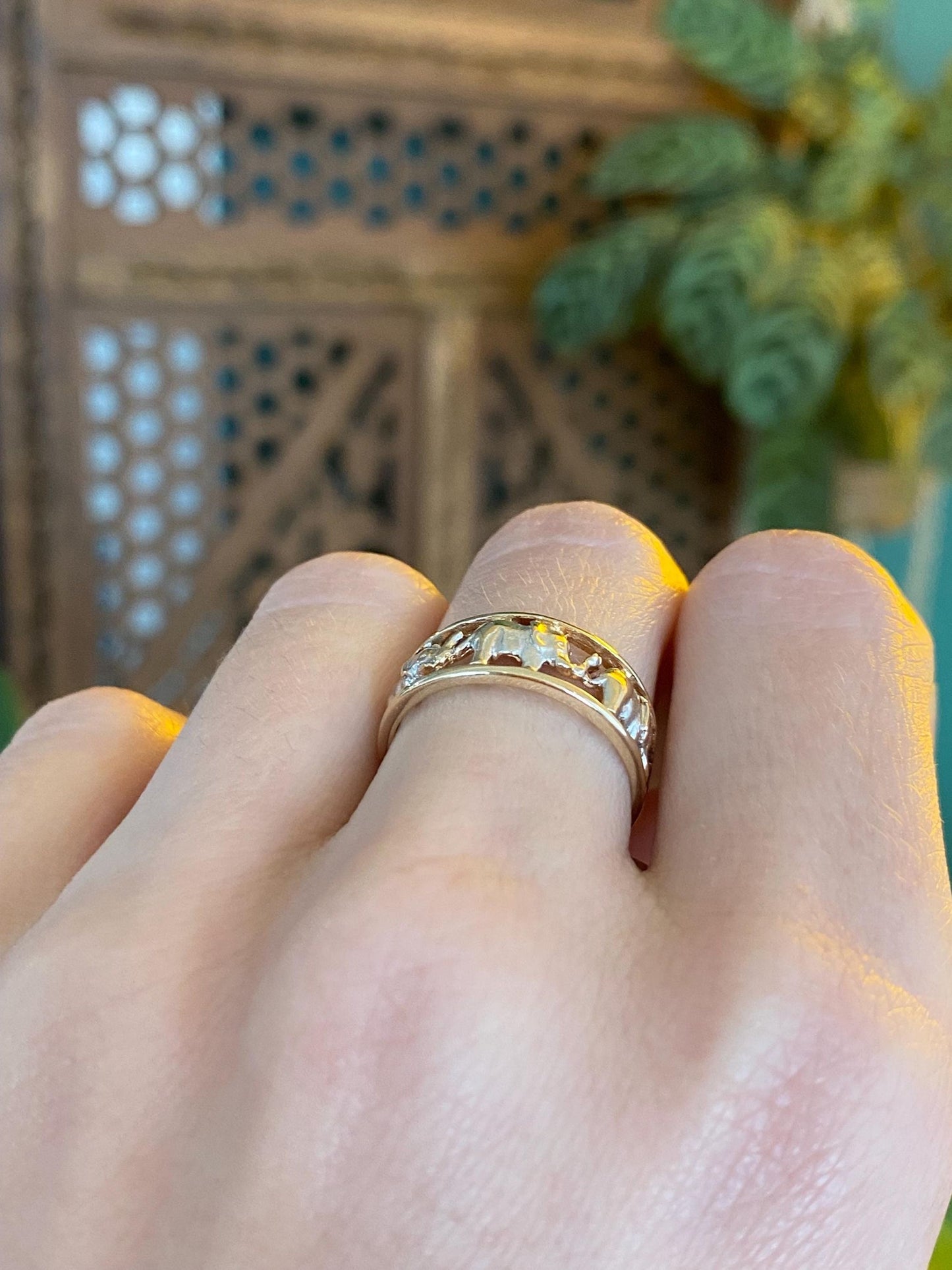 Vintage Solid 10k White & Yellow Gold Elephants Ring Band - Size 6.75