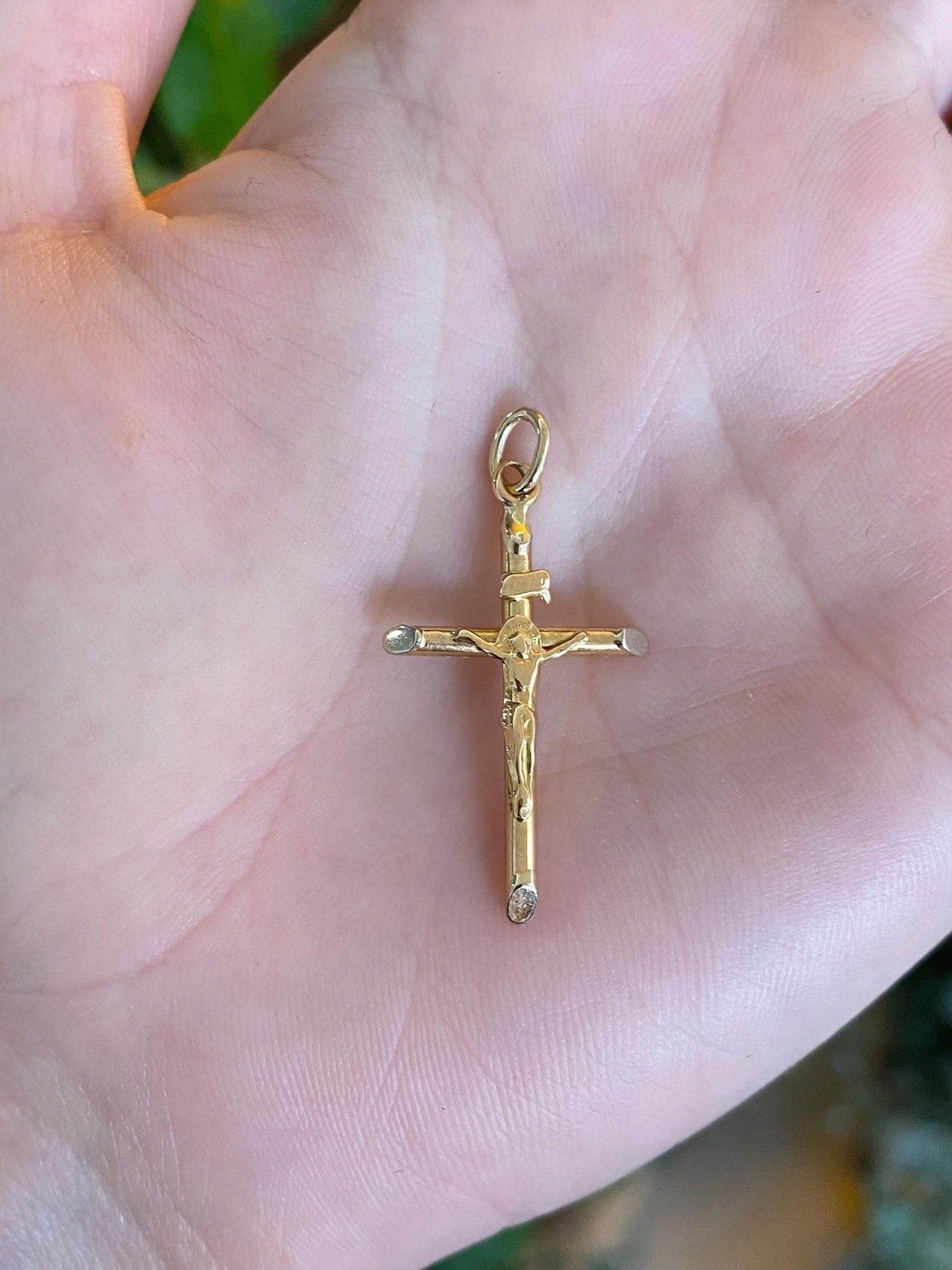 Vintage 18k Yellow Gold Crucifix Cross Charm