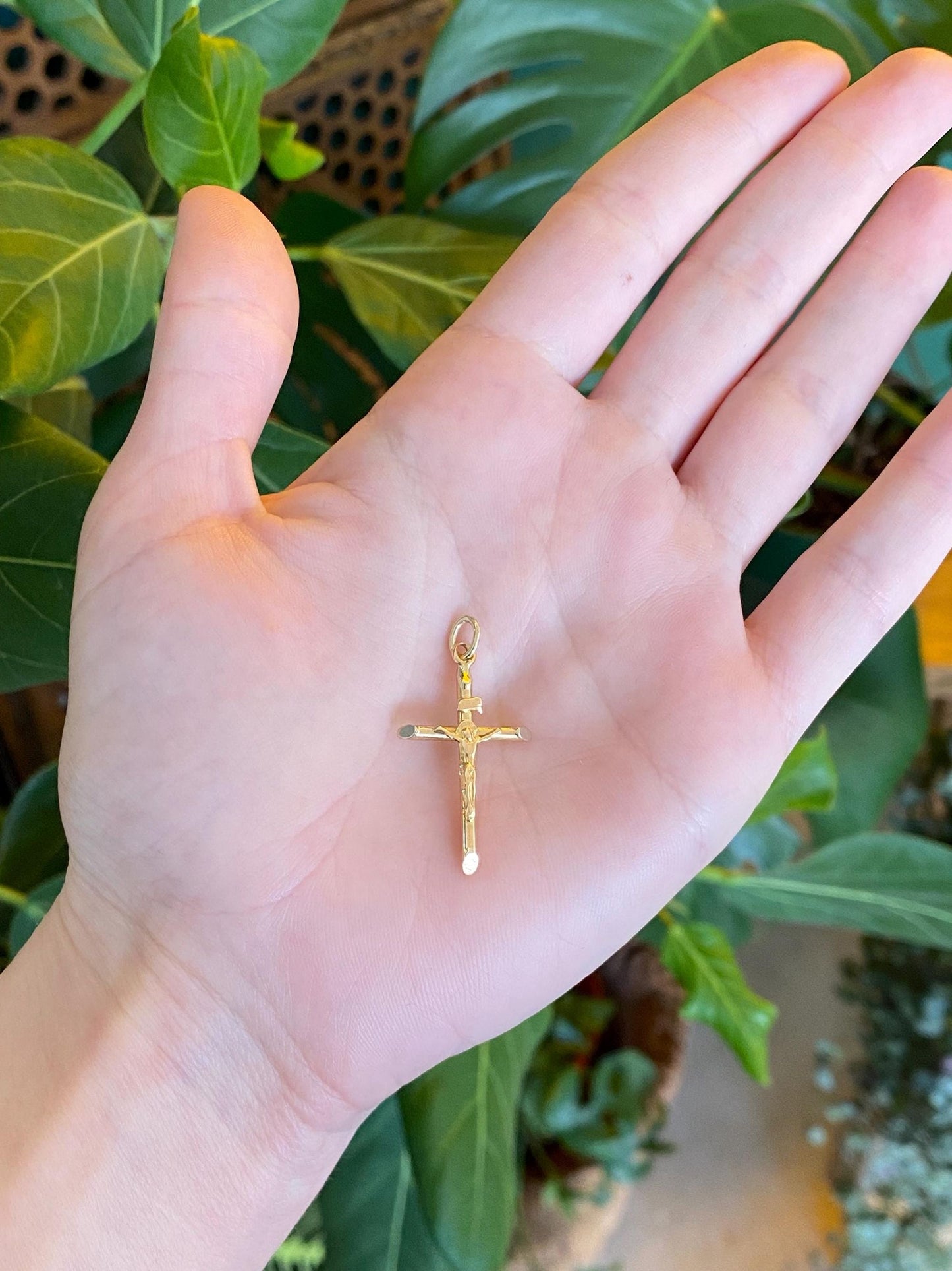 Vintage 18k Yellow Gold Crucifix Cross Charm