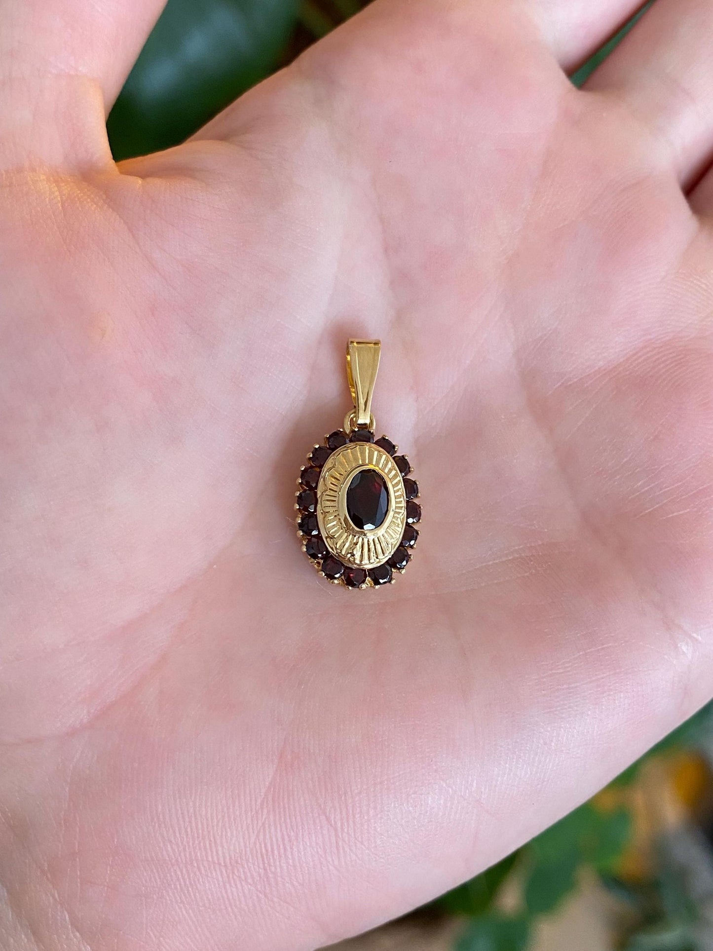 Vintage Solid 18k Yellow Gold Garnet Halo Charm