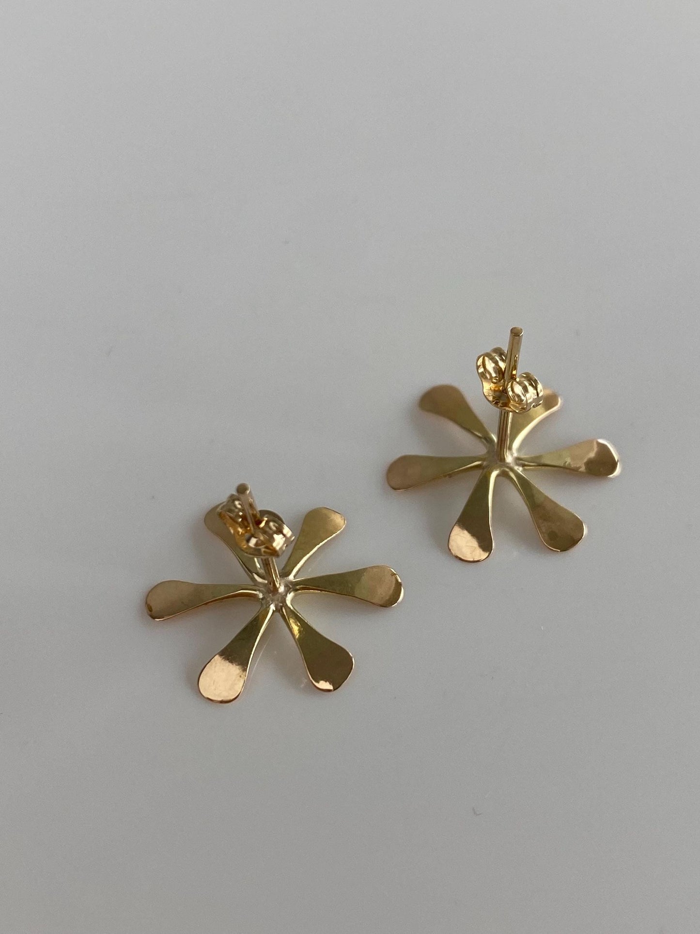 Vintage Solid 14k Yellow Gold Forged Flower Stud Earrings