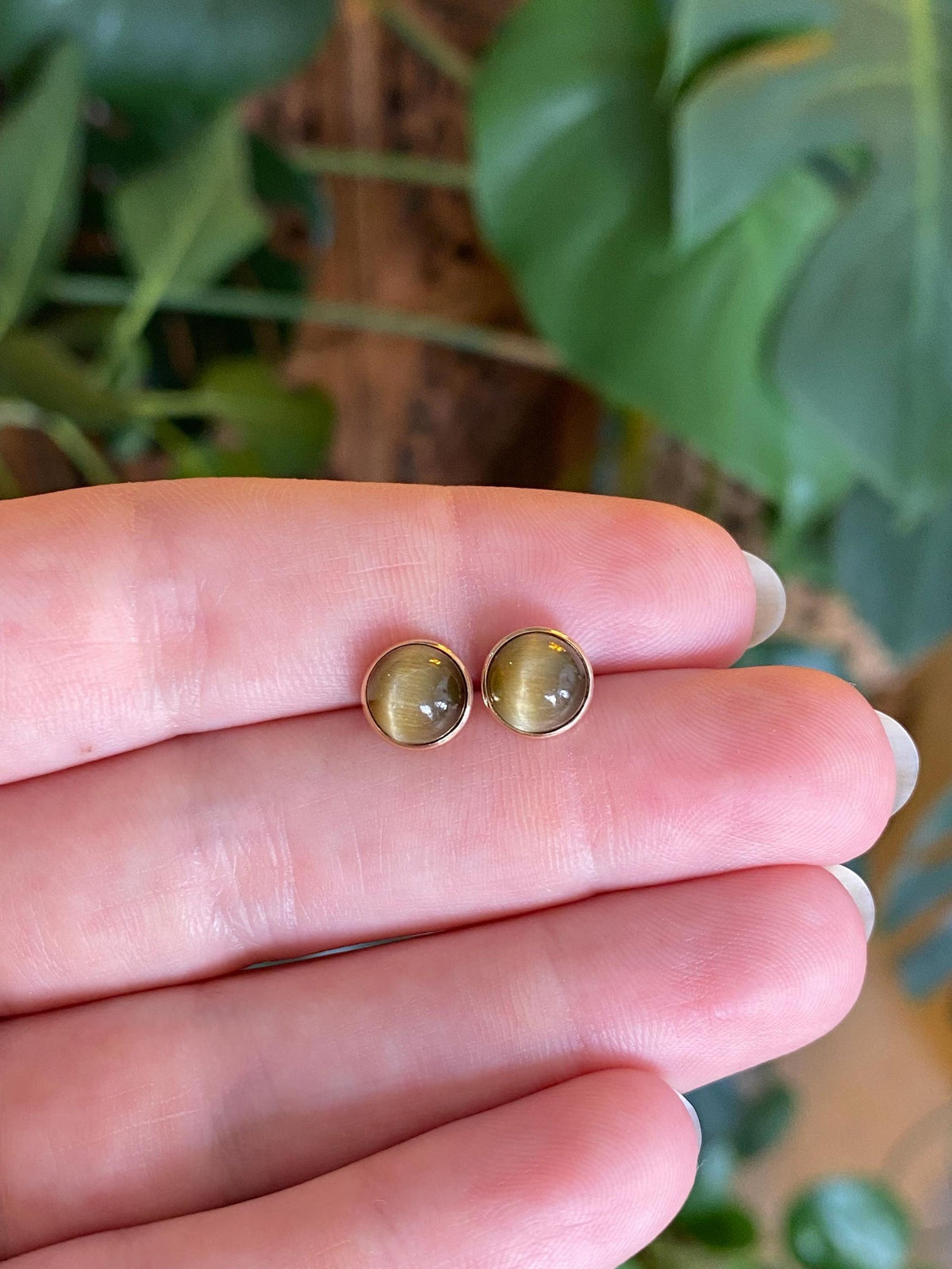 Vintage Solid 14k Yellow Gold Tigers Eye Stud Earrings