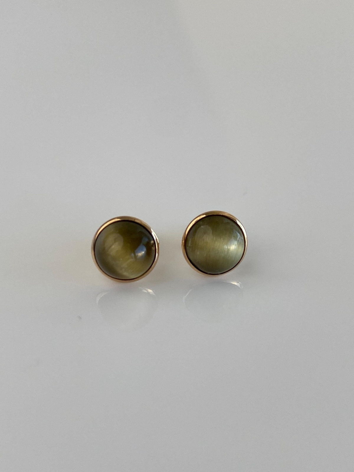 Vintage Solid 14k Yellow Gold Tigers Eye Stud Earrings