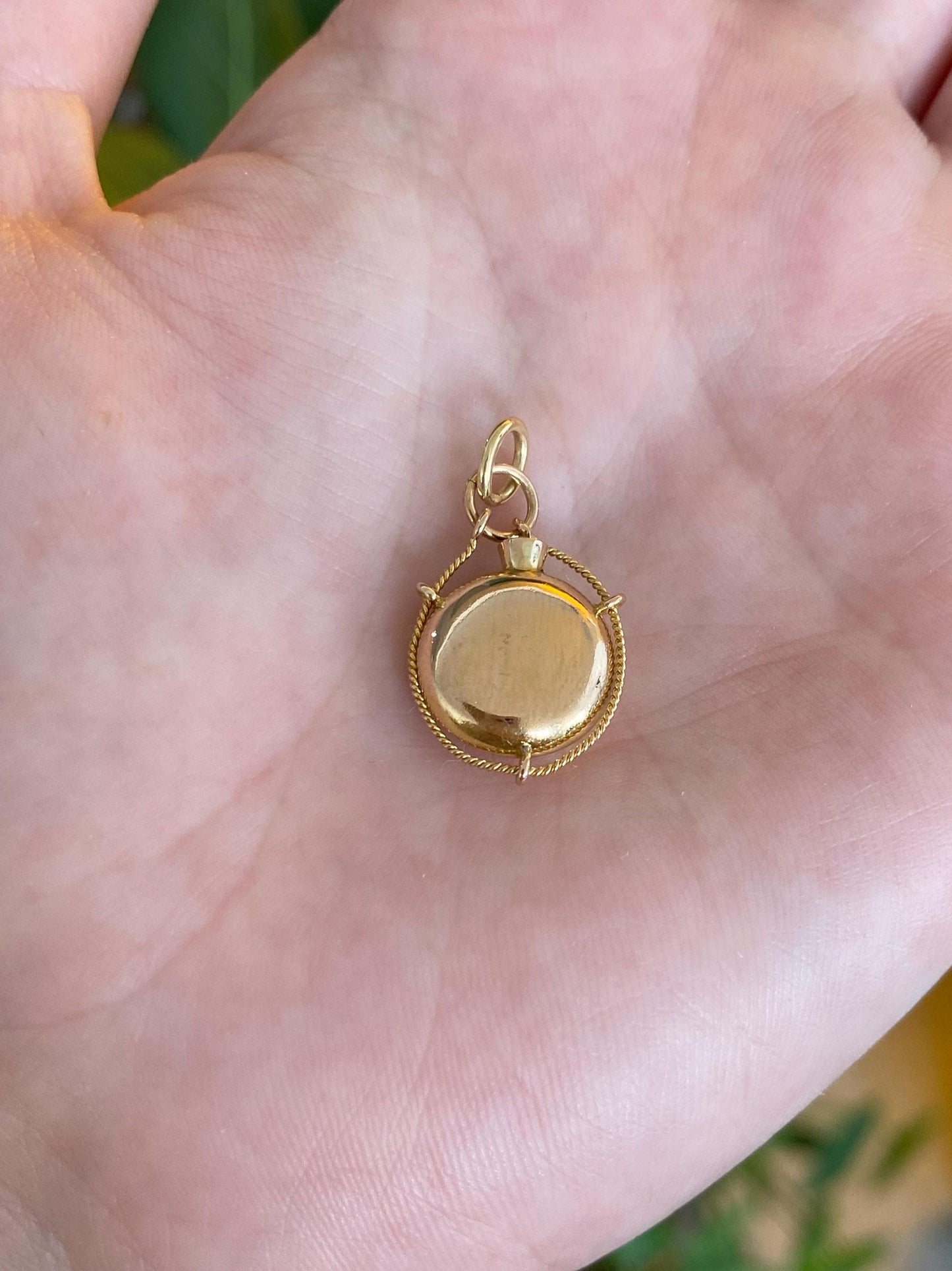 Vintage 18k Yellow Gold Canteen Rope Charm