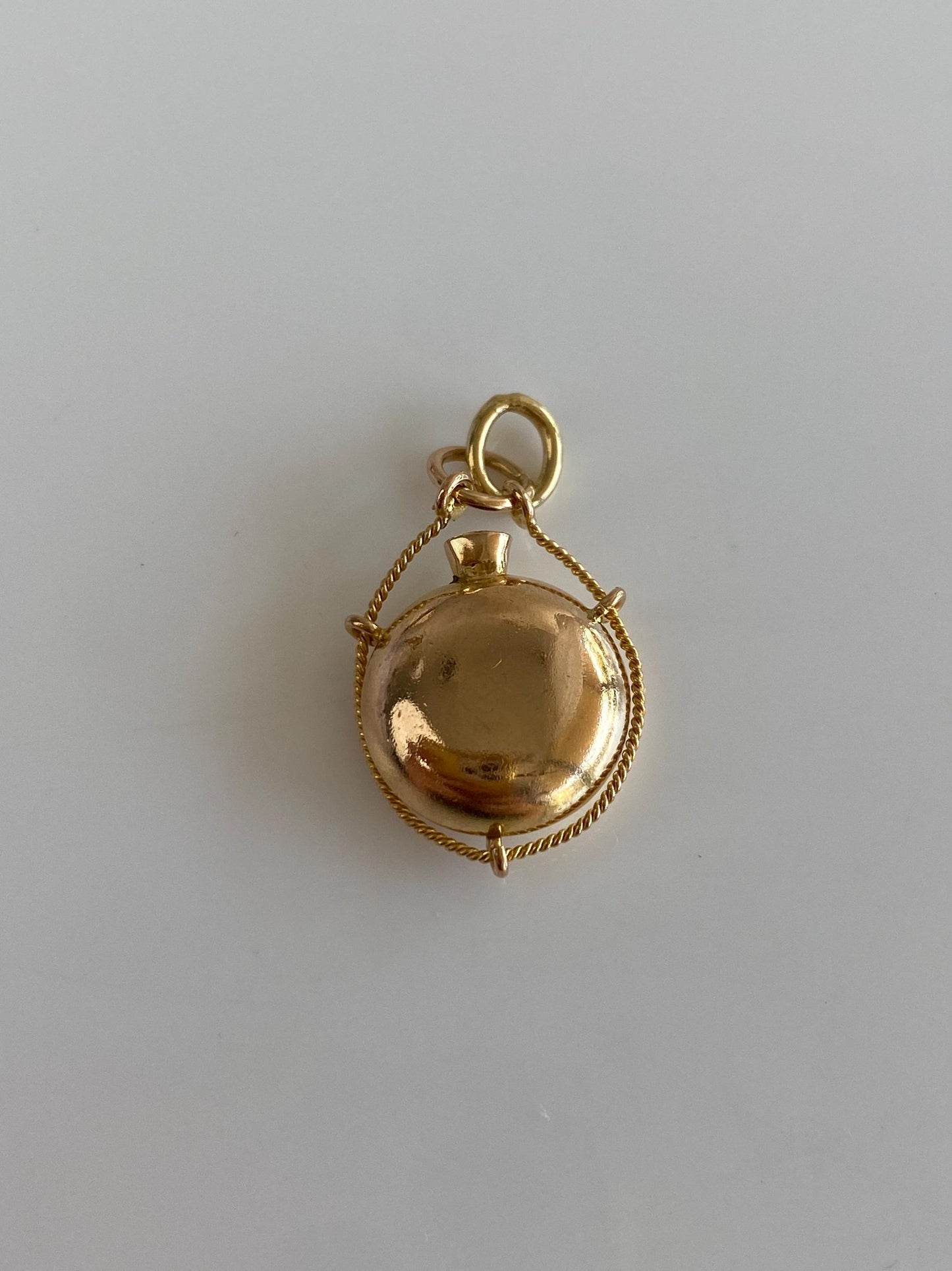 Vintage 18k Yellow Gold Canteen Rope Charm