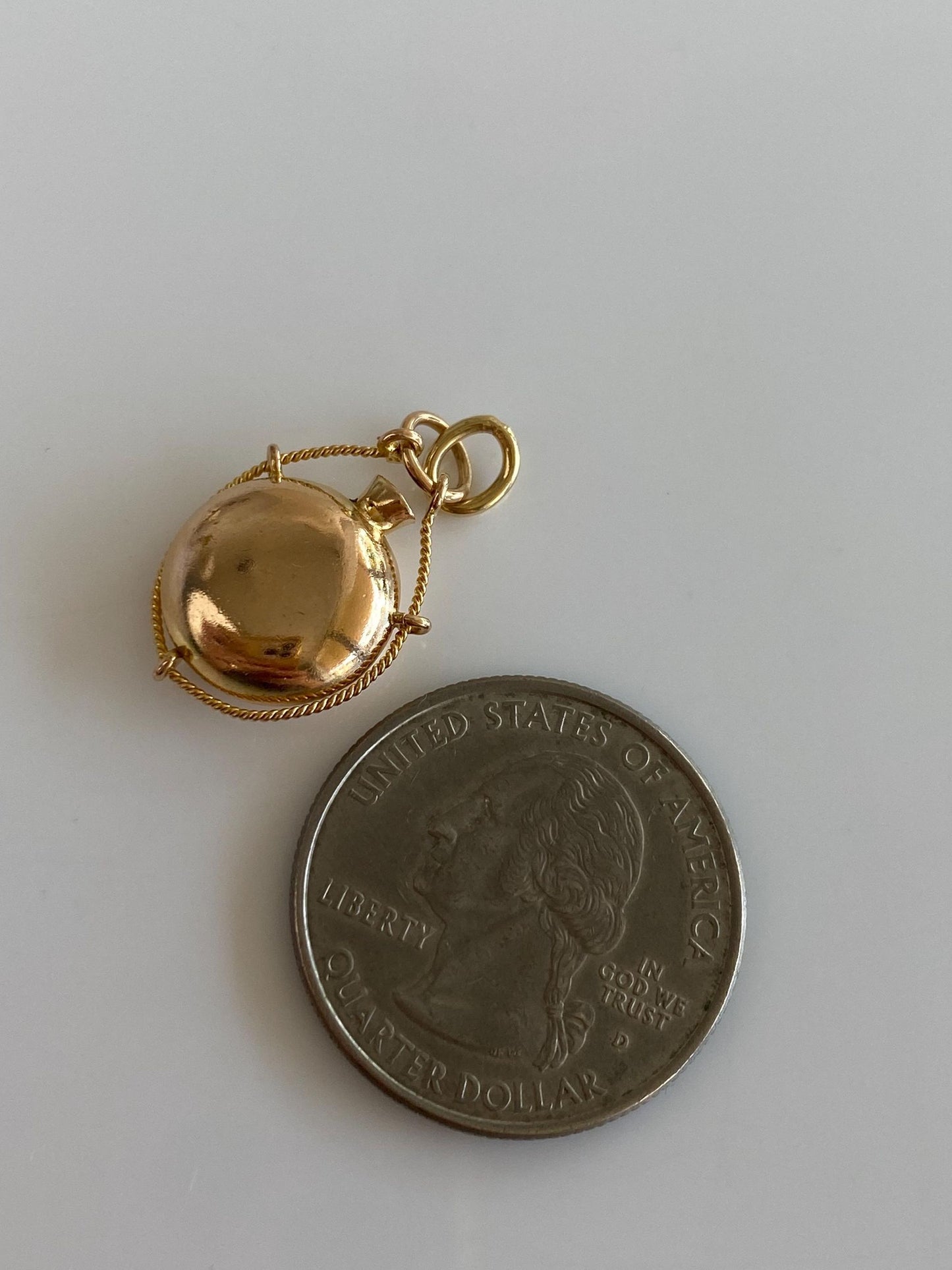 Vintage 18k Yellow Gold Canteen Rope Charm