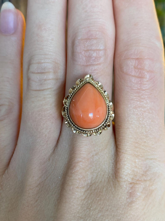 Vintage Solid 14k Yellow Gold Coral Teardrop Ring - Size 6.75
