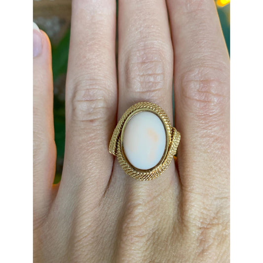 Vintage Solid 18k Yellow Gold Coral Ring - Size 6