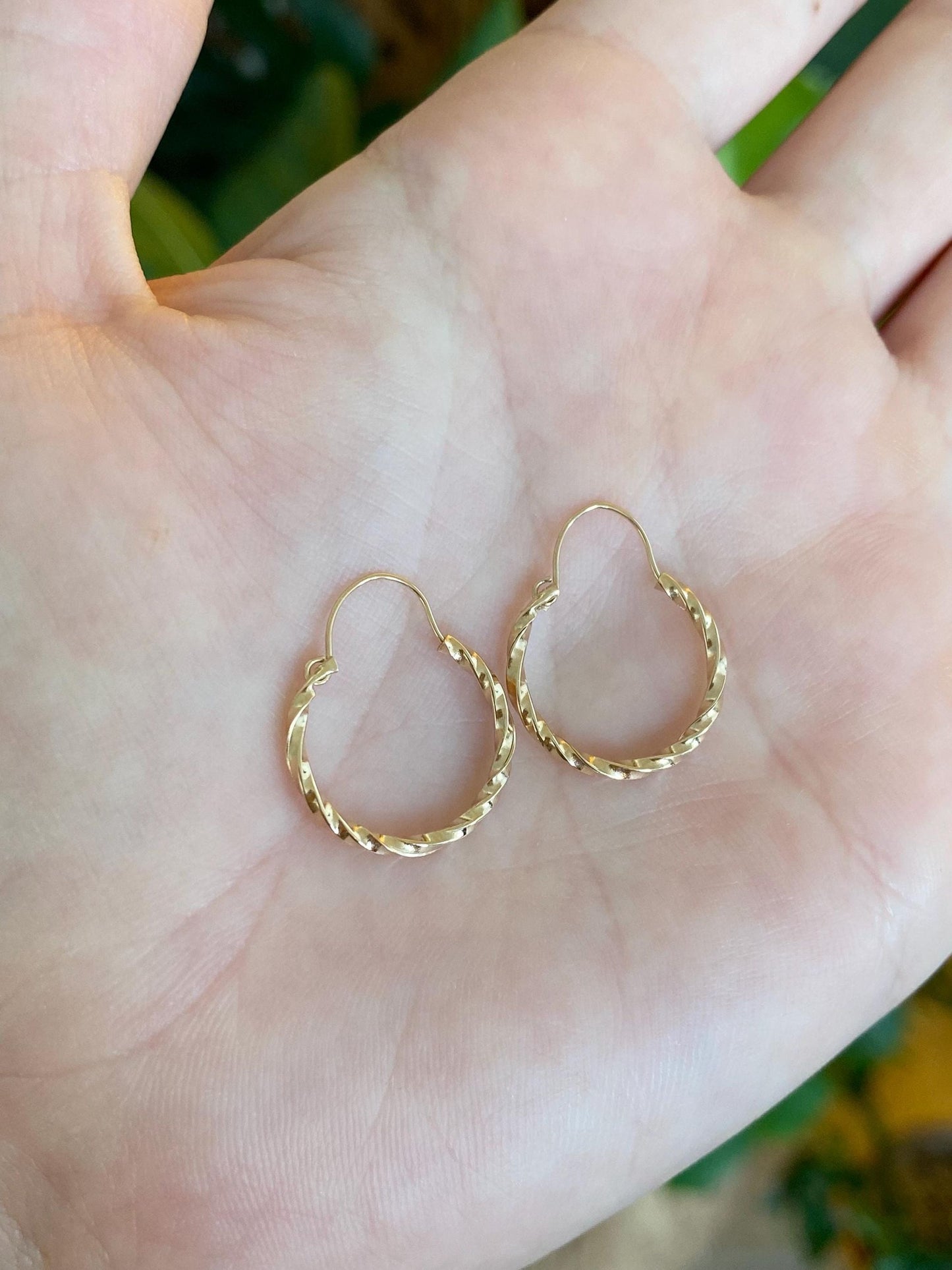 Vintage 14k Yellow Gold Twist Hoop Earrings