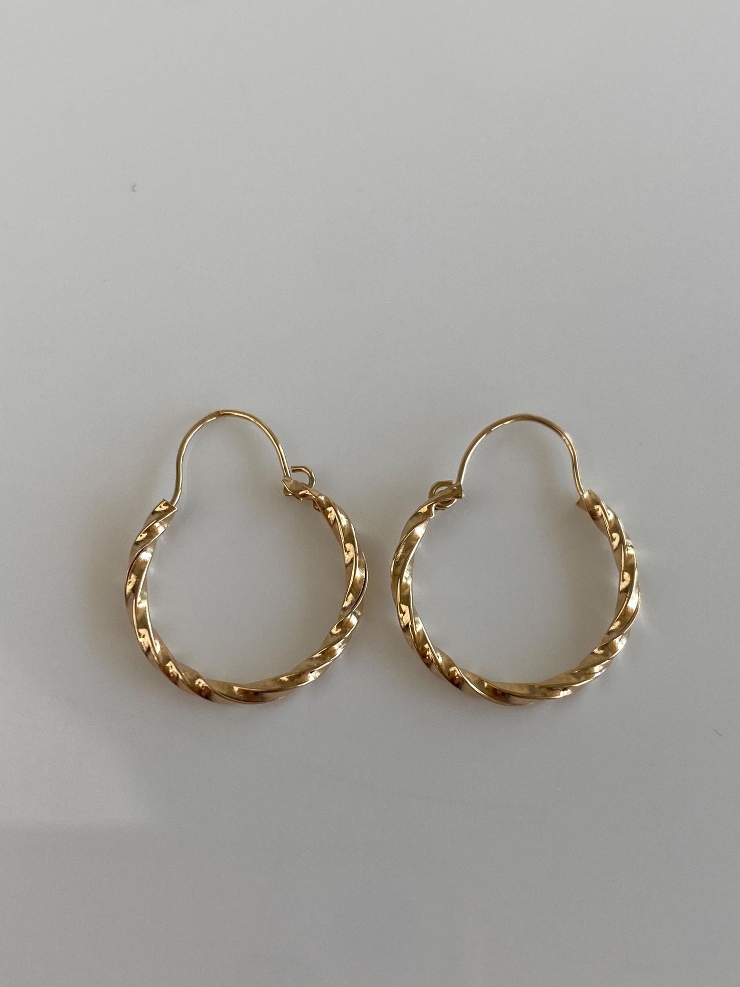 Vintage 14k Yellow Gold Twist Hoop Earrings