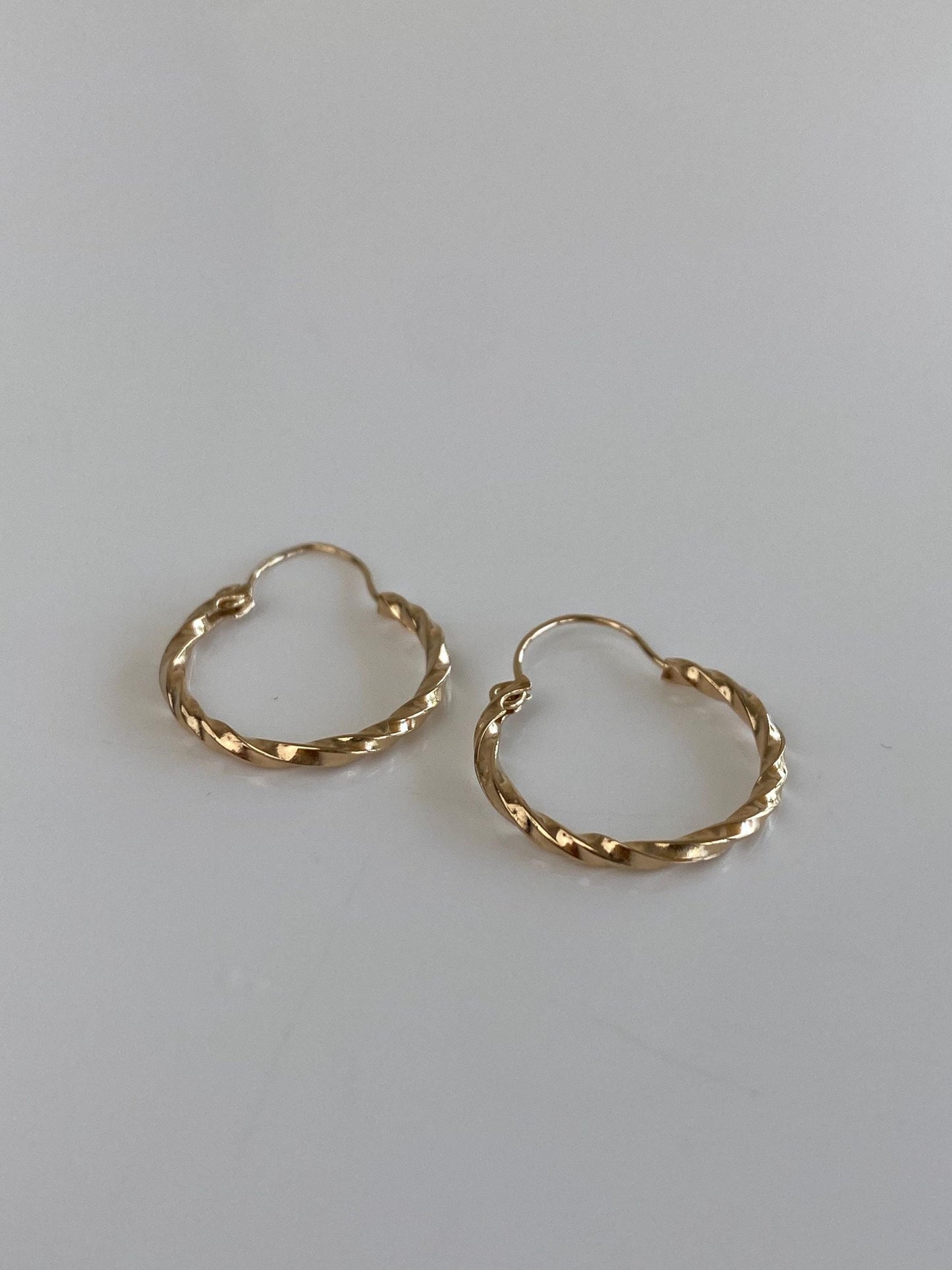 Vintage 14k Yellow Gold Twist Hoop Earrings