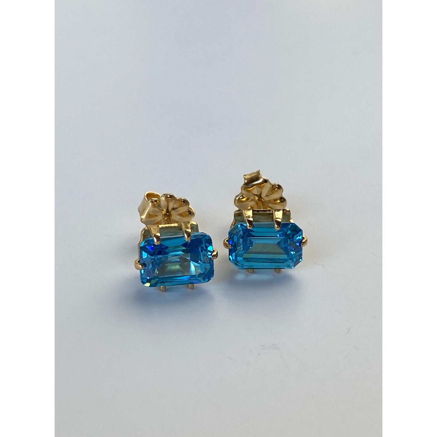 Solid 14k Yellow Gold Blue Cubic Zirconia Stud Earrings