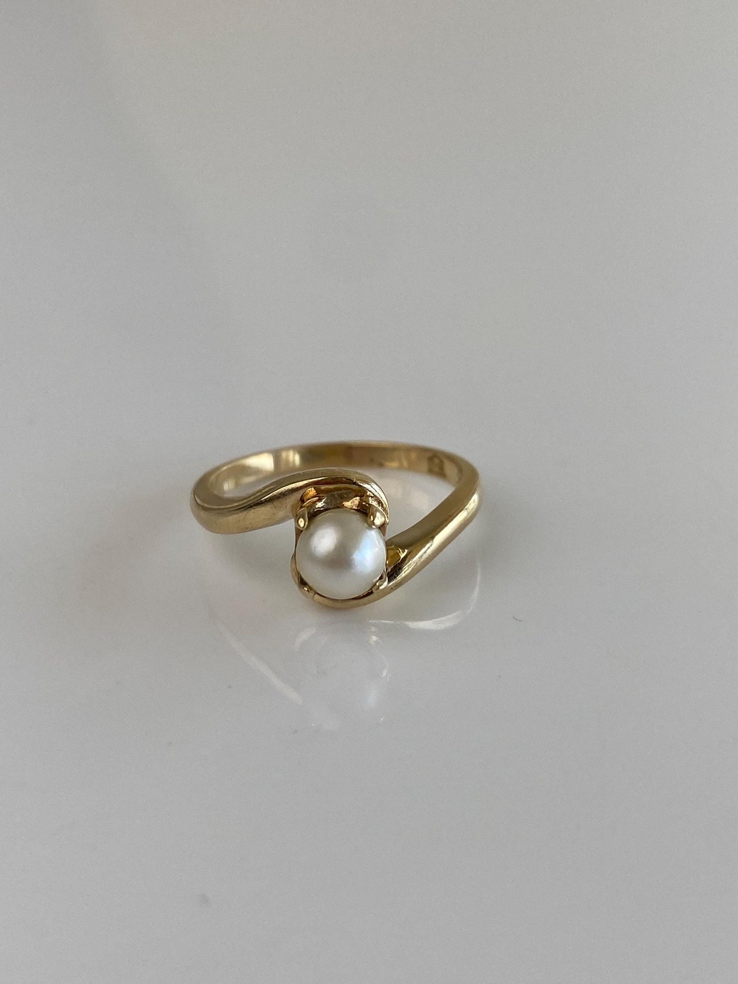 Vintage Solid 10k Yellow Gold Pearl Ring - Size 6