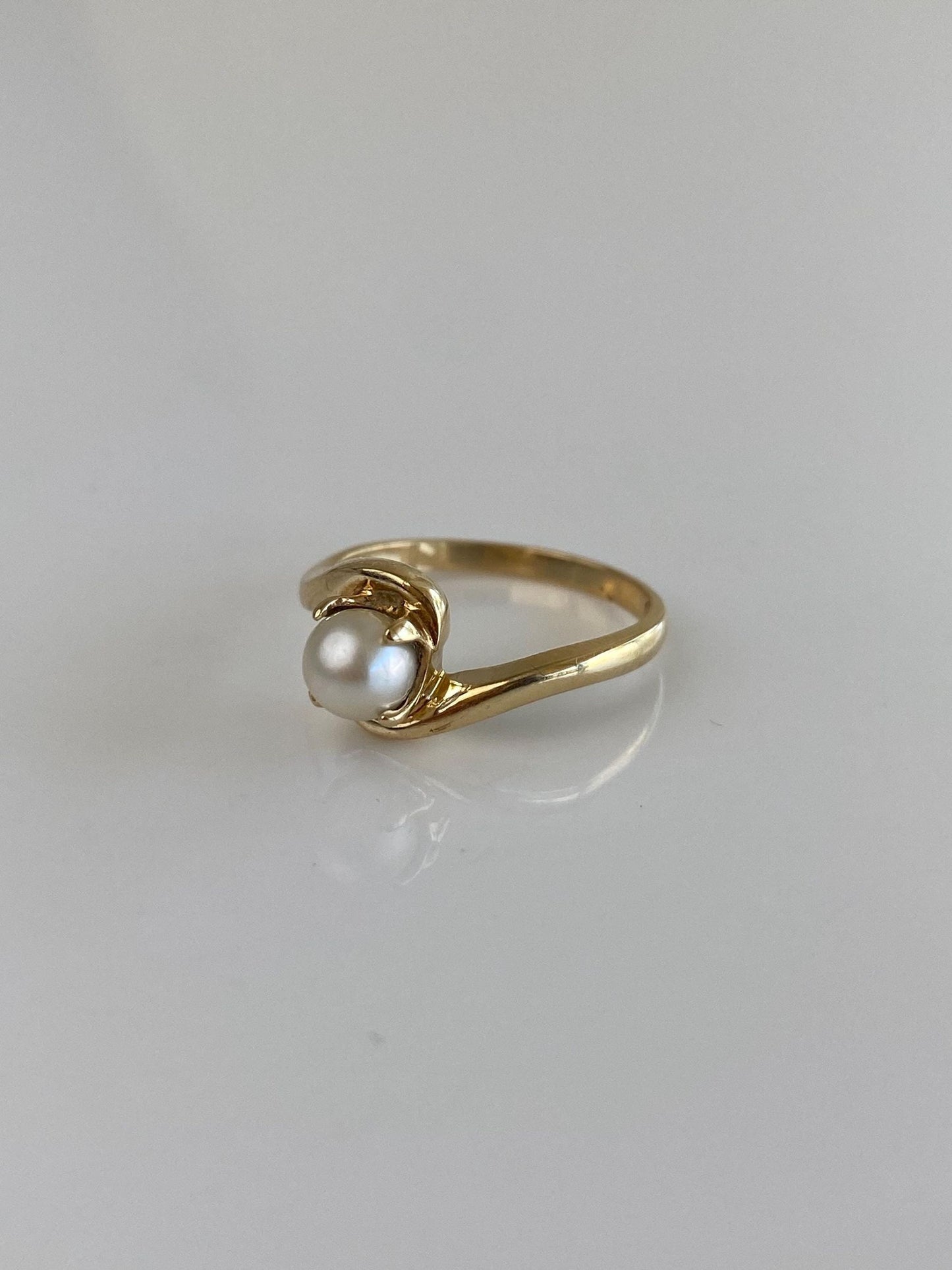 Vintage Solid 10k Yellow Gold Pearl Ring - Size 6
