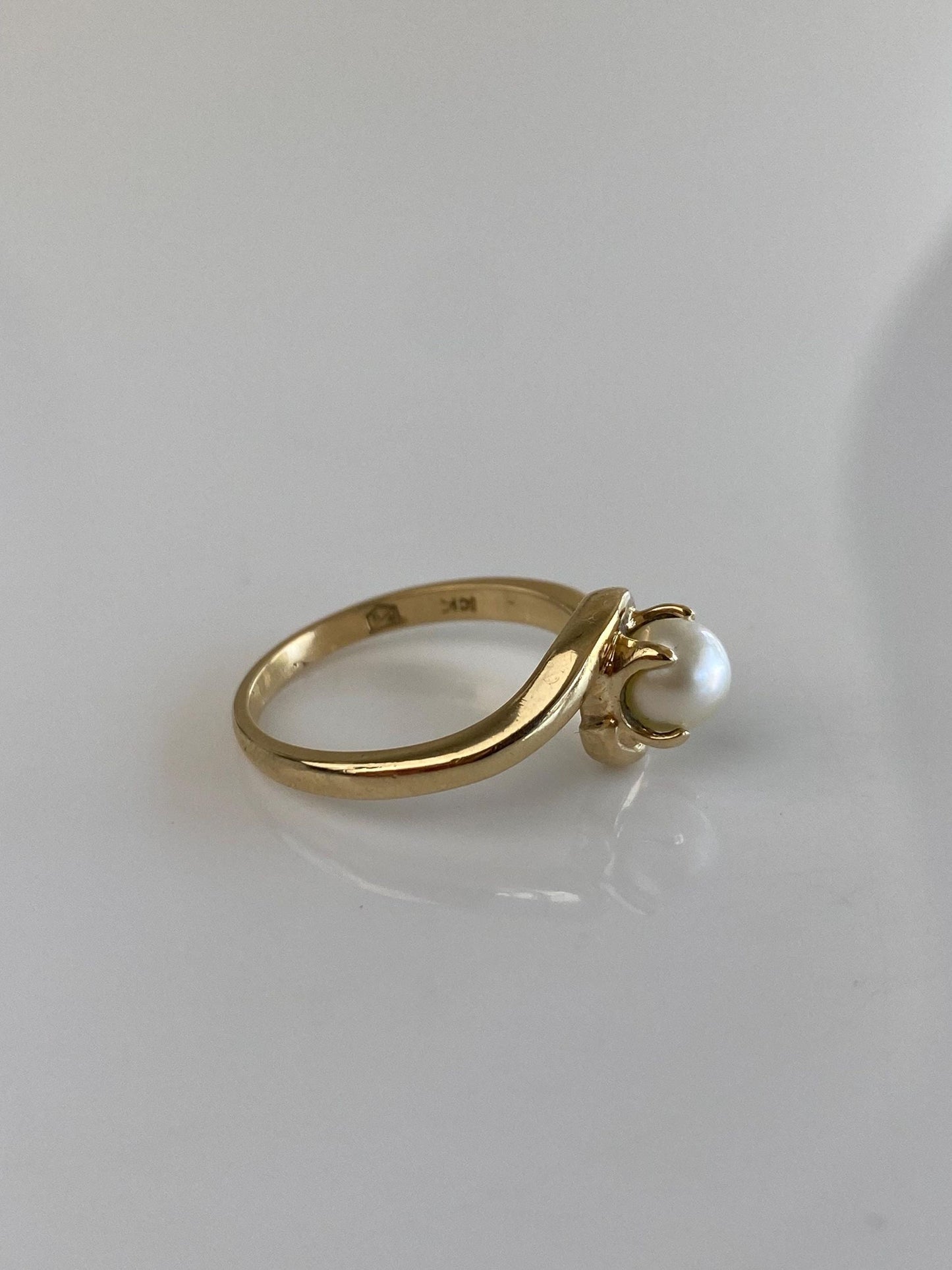 Vintage Solid 10k Yellow Gold Pearl Ring - Size 6