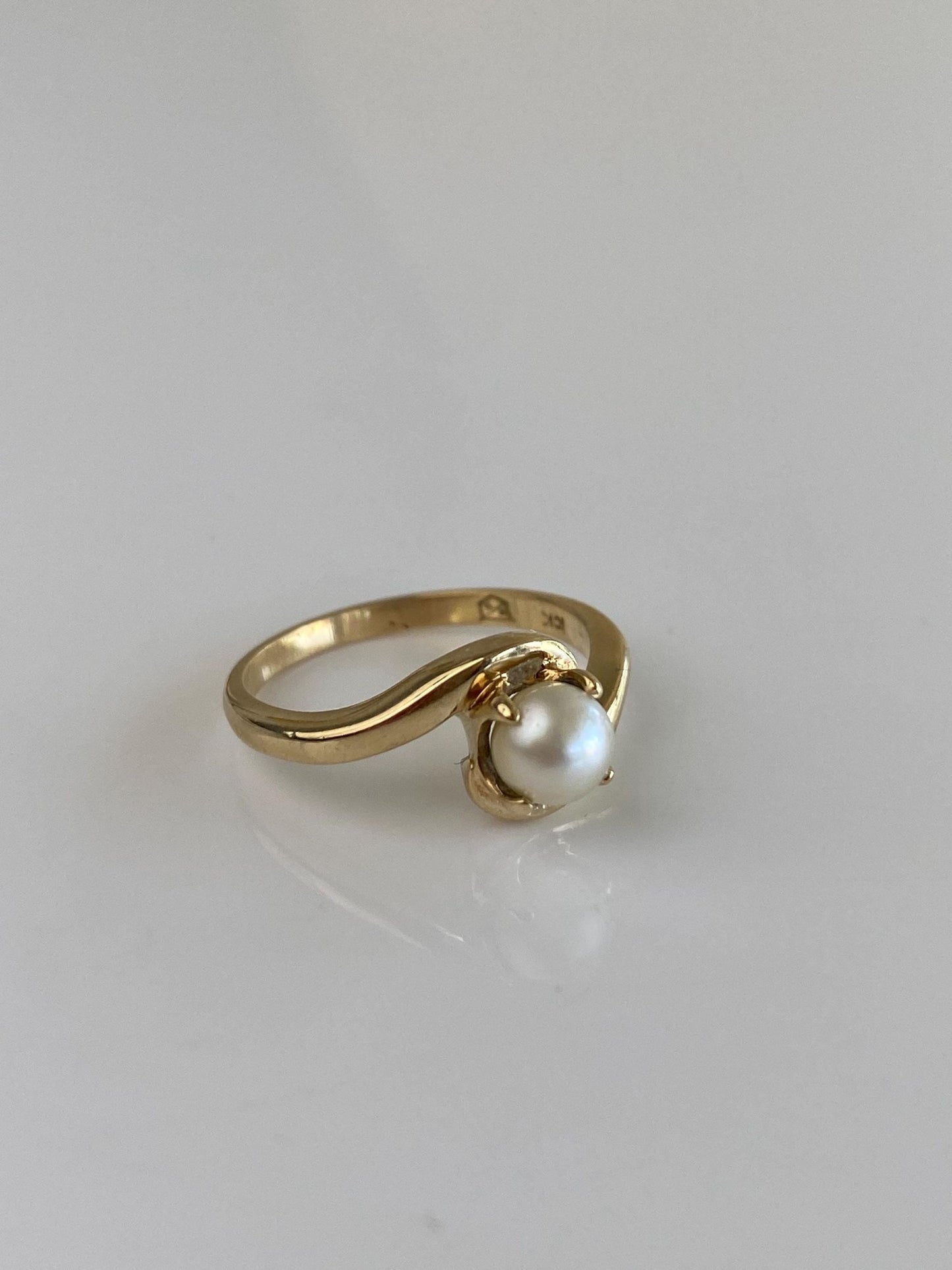 Vintage Solid 10k Yellow Gold Pearl Ring - Size 6