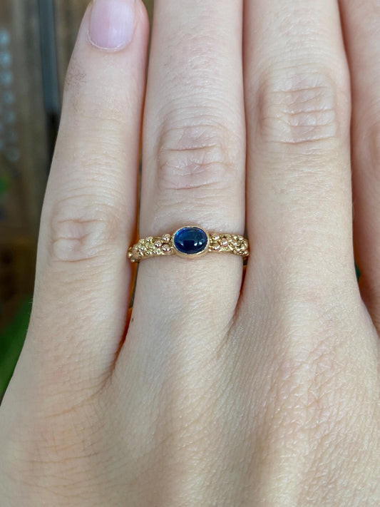 Vintage Solid 14k Yellow Gold Blue Sapphire Cabochon Granulated Texture Ring - Size 5.25