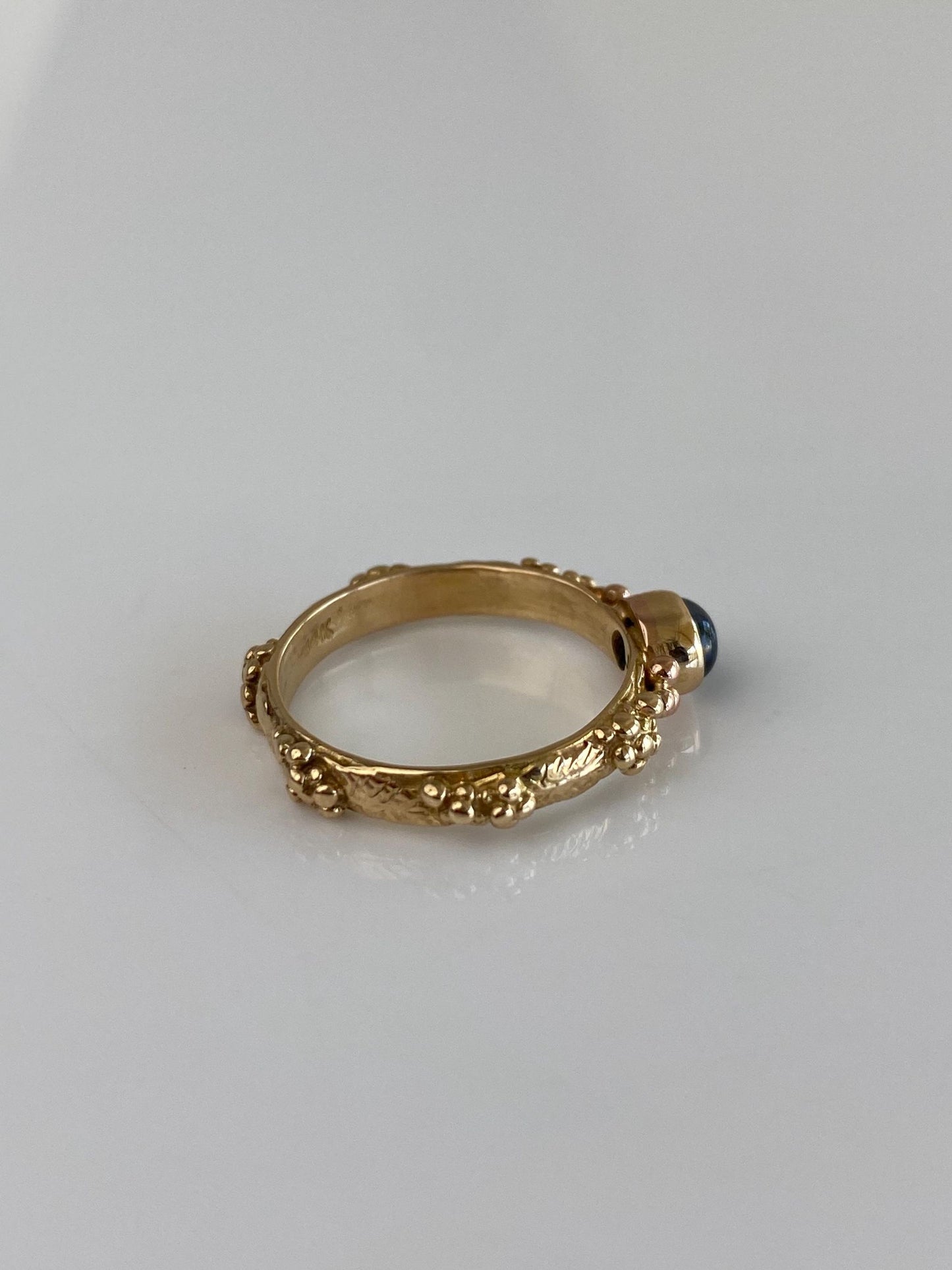 Vintage Solid 14k Yellow Gold Blue Sapphire Cabochon Granulated Texture Ring - Size 5.25