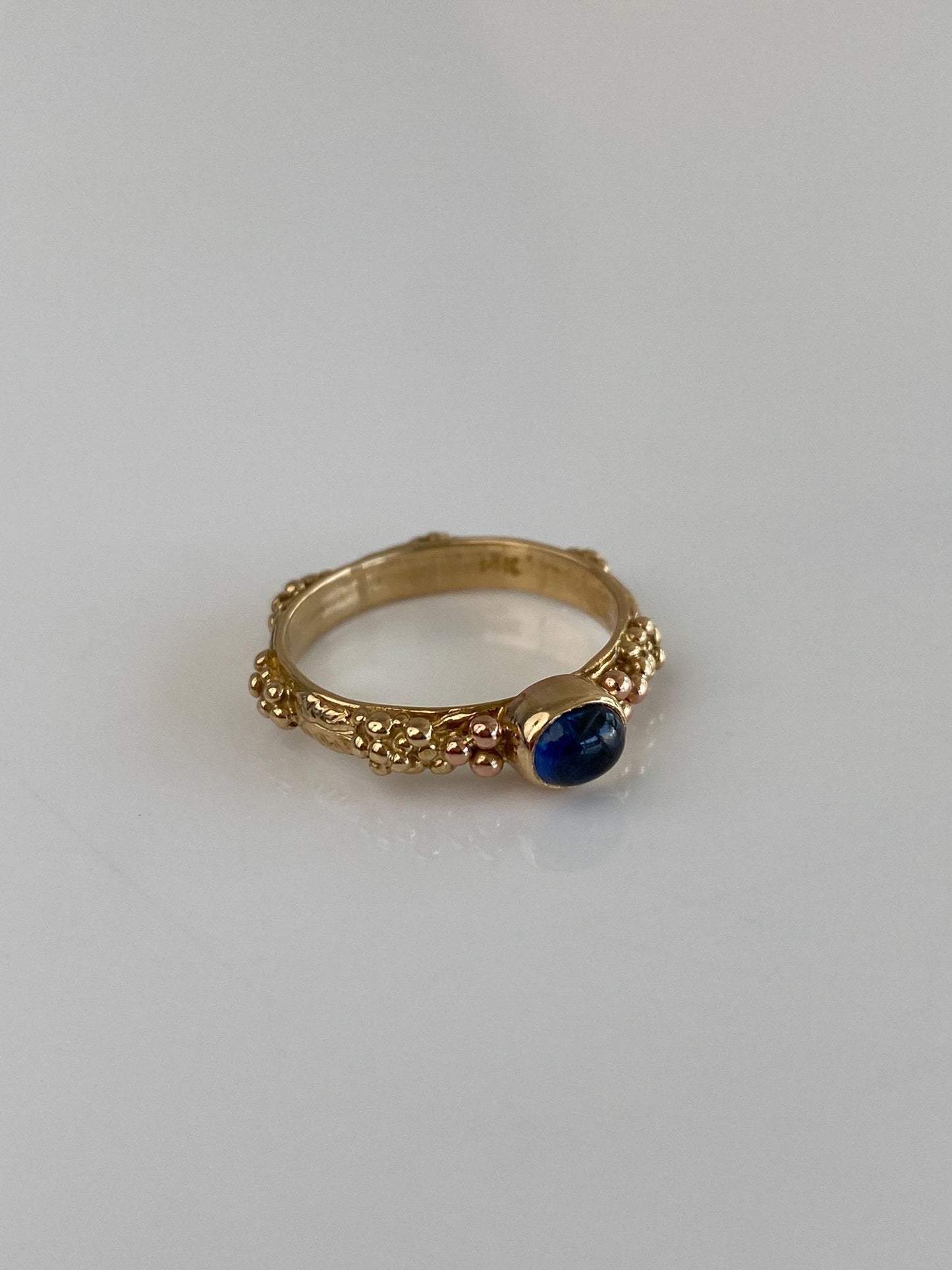 Vintage Solid 14k Yellow Gold Blue Sapphire Cabochon Granulated Texture Ring - Size 5.25
