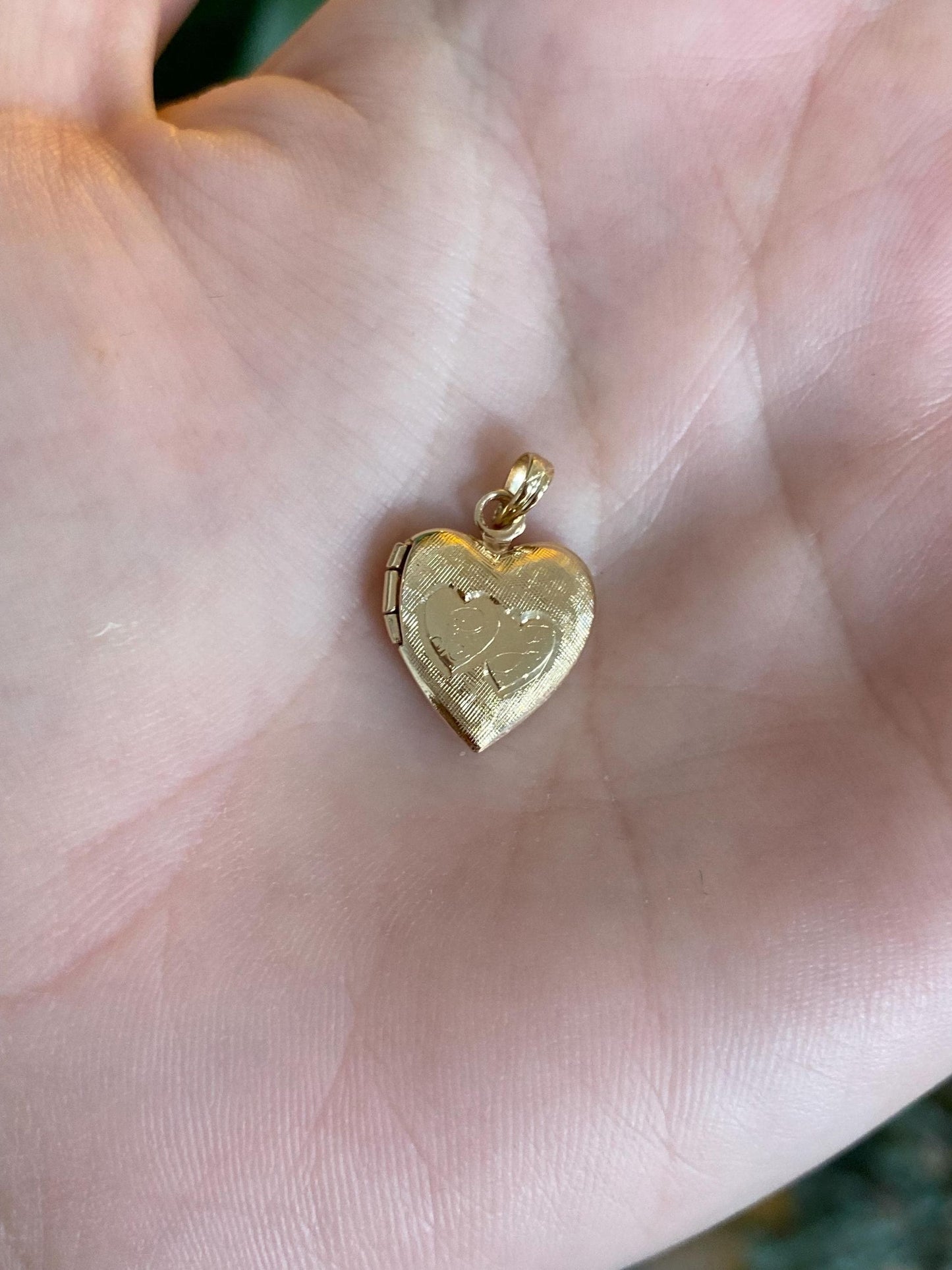 Vintage Solid 14k Yellow Gold Hearts Design Heart Locket Charm