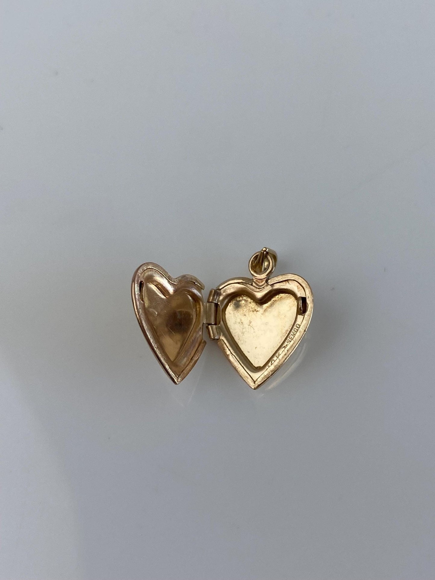Vintage Solid 14k Yellow Gold Hearts Design Heart Locket Charm