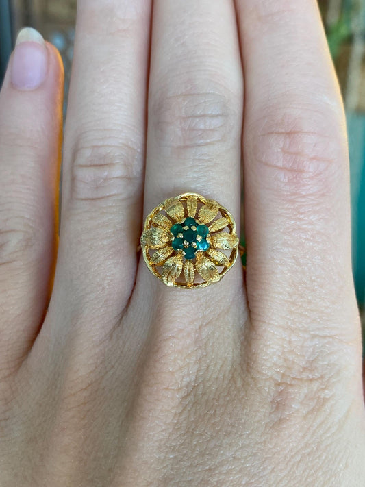 Vintage Solid 18k Yellow Gold Emerald Flower Ring - Size 7.25