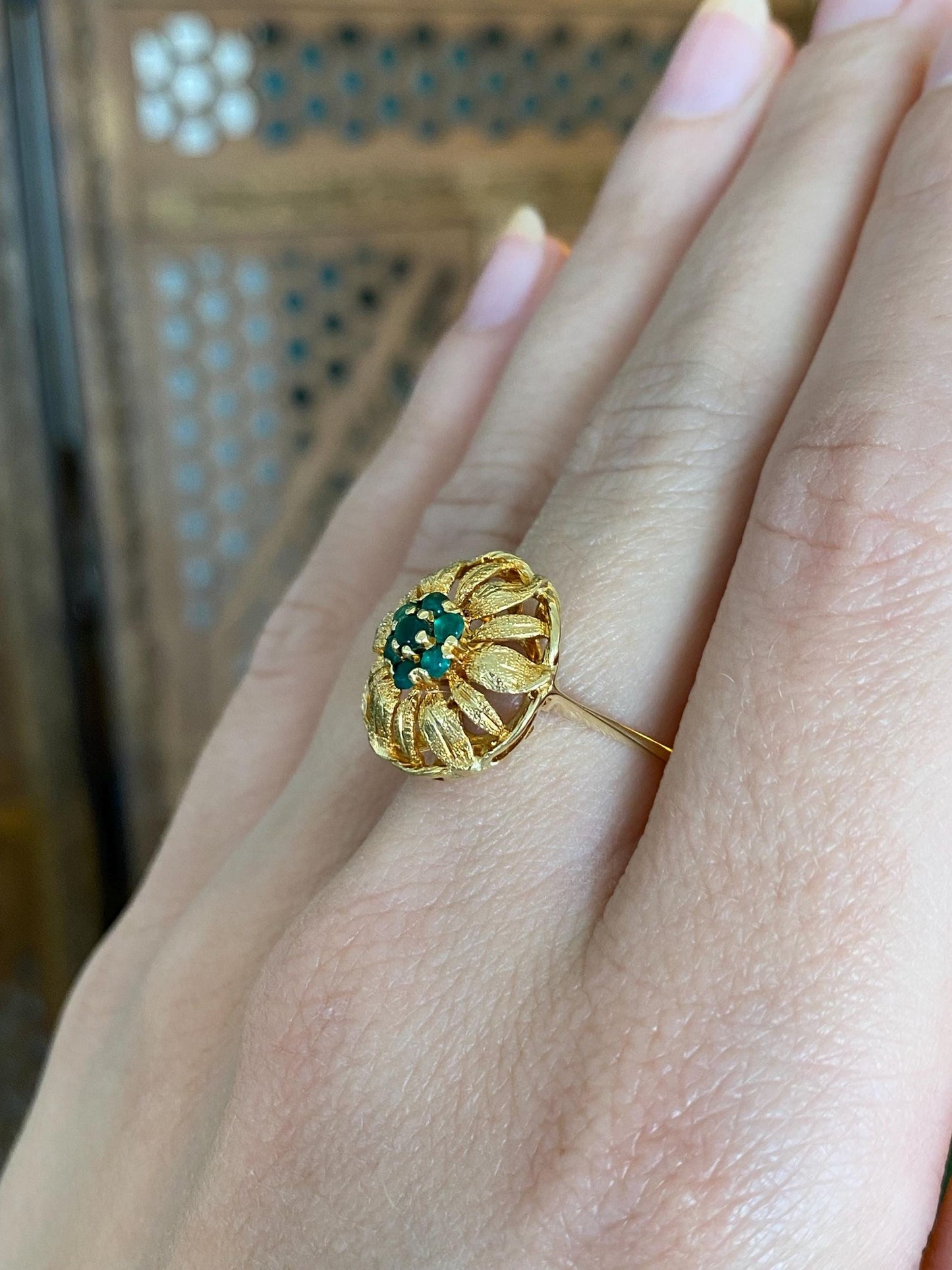 Vintage Solid 18k Yellow Gold Emerald Flower Ring - Size 7.25