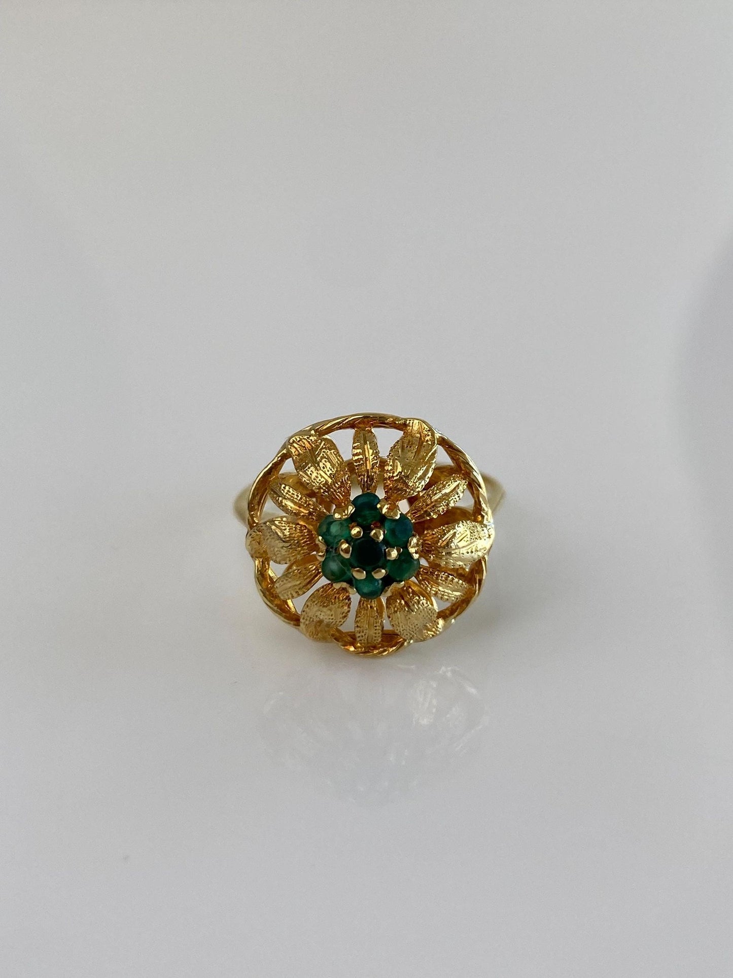 Vintage Solid 18k Yellow Gold Emerald Flower Ring - Size 7.25
