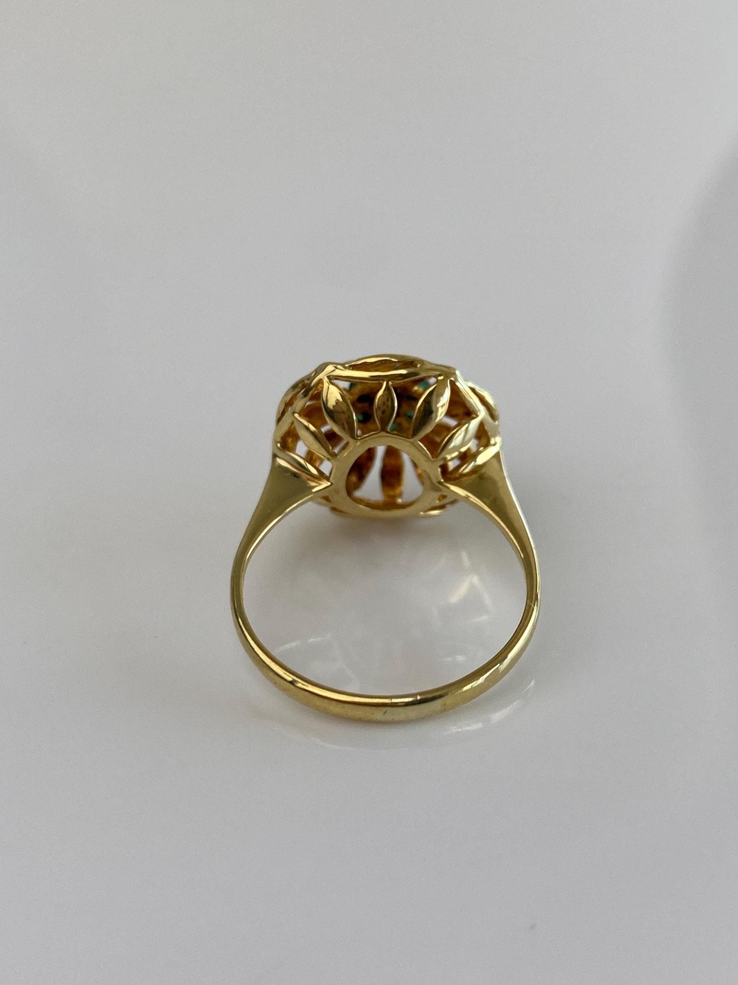 Vintage Solid 18k Yellow Gold Emerald Flower Ring - Size 7.25