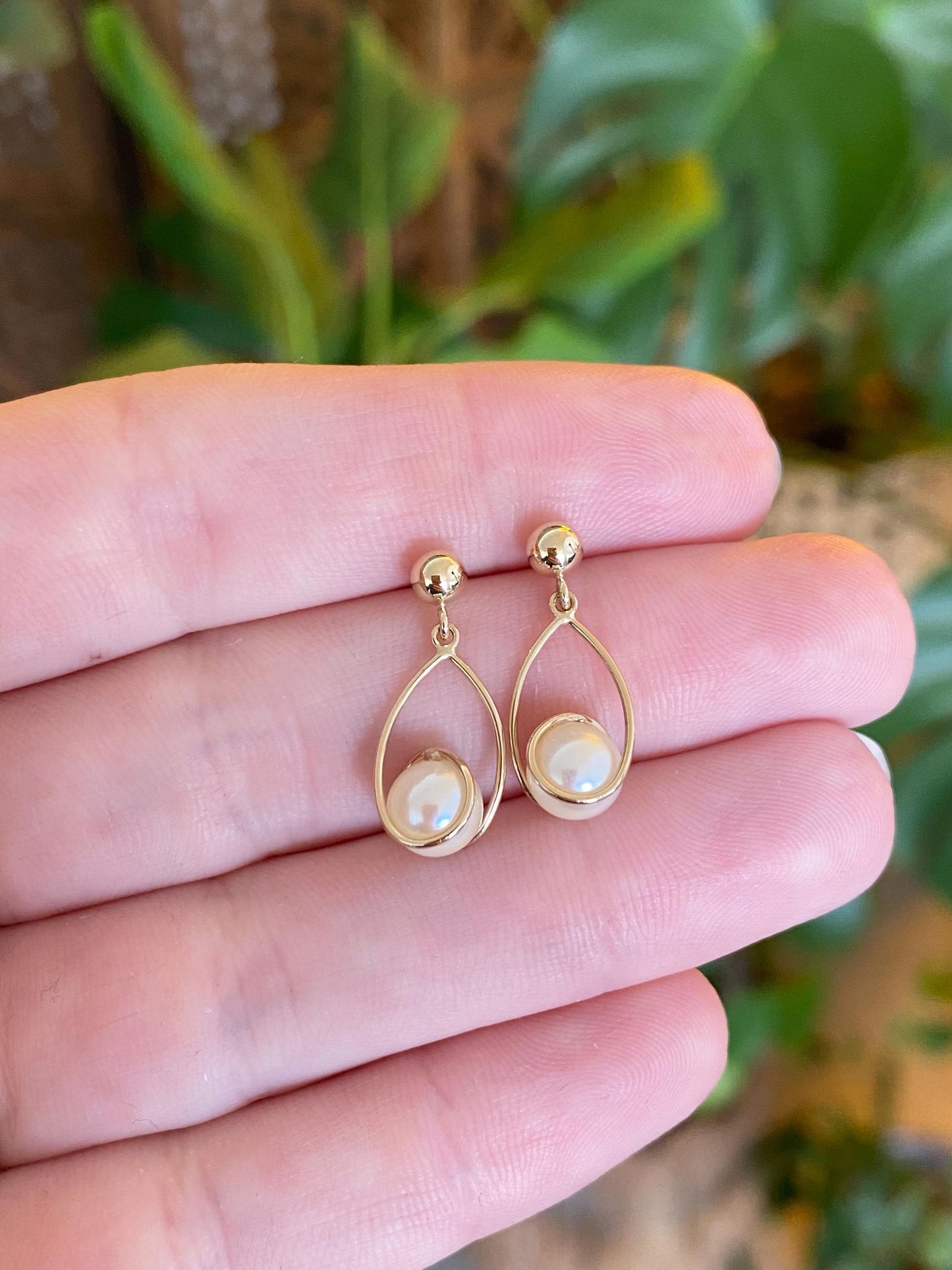 Vintage 14k Yellow Gold Pearl Dangle Stud Earrings