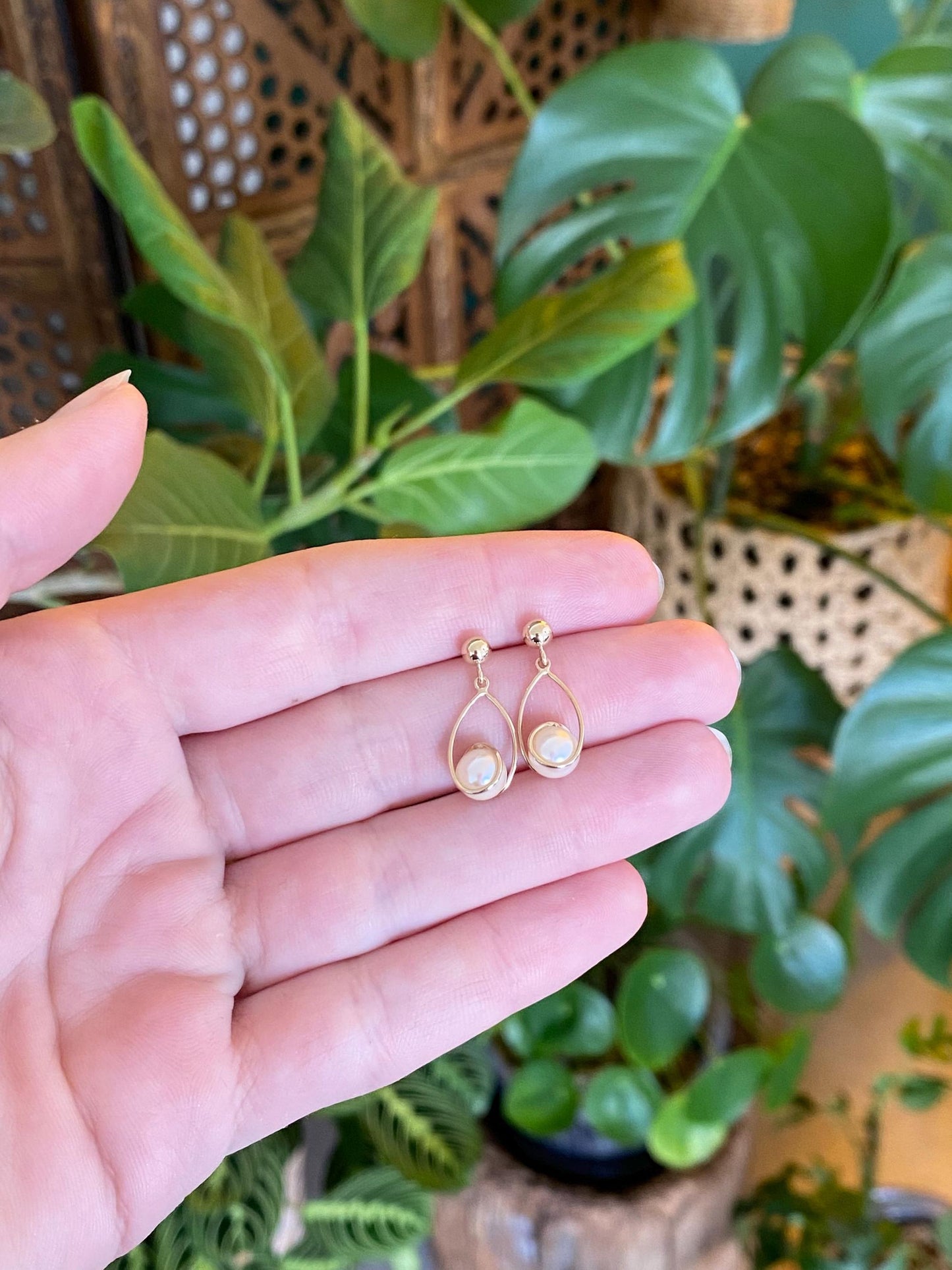 Vintage 14k Yellow Gold Pearl Dangle Stud Earrings