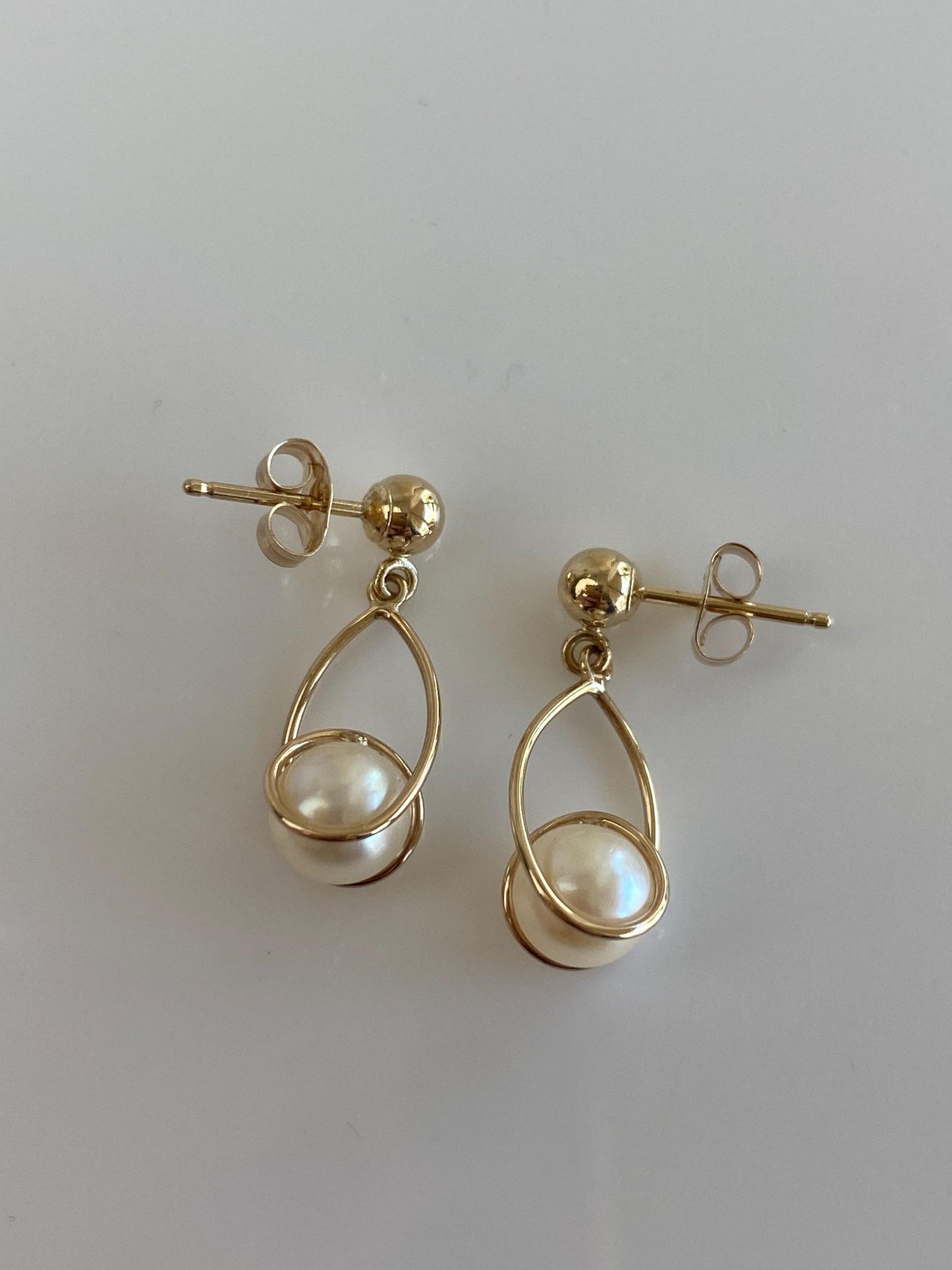 Vintage 14k Yellow Gold Pearl Dangle Stud Earrings