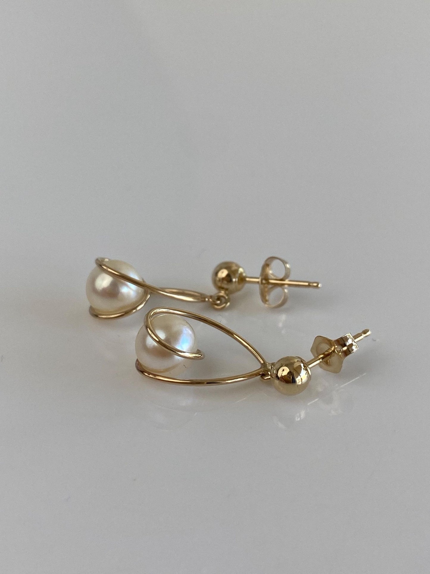 Vintage 14k Yellow Gold Pearl Dangle Stud Earrings