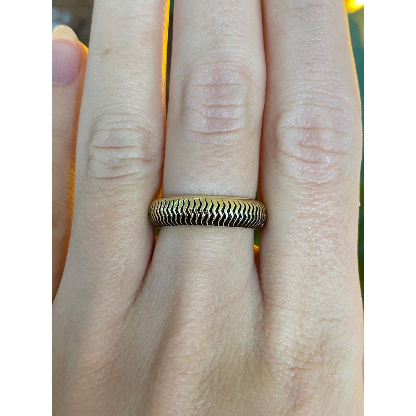 Vintage Solid 18k Yellow Gold Black Enamel Design Ring Band - Size 6.5