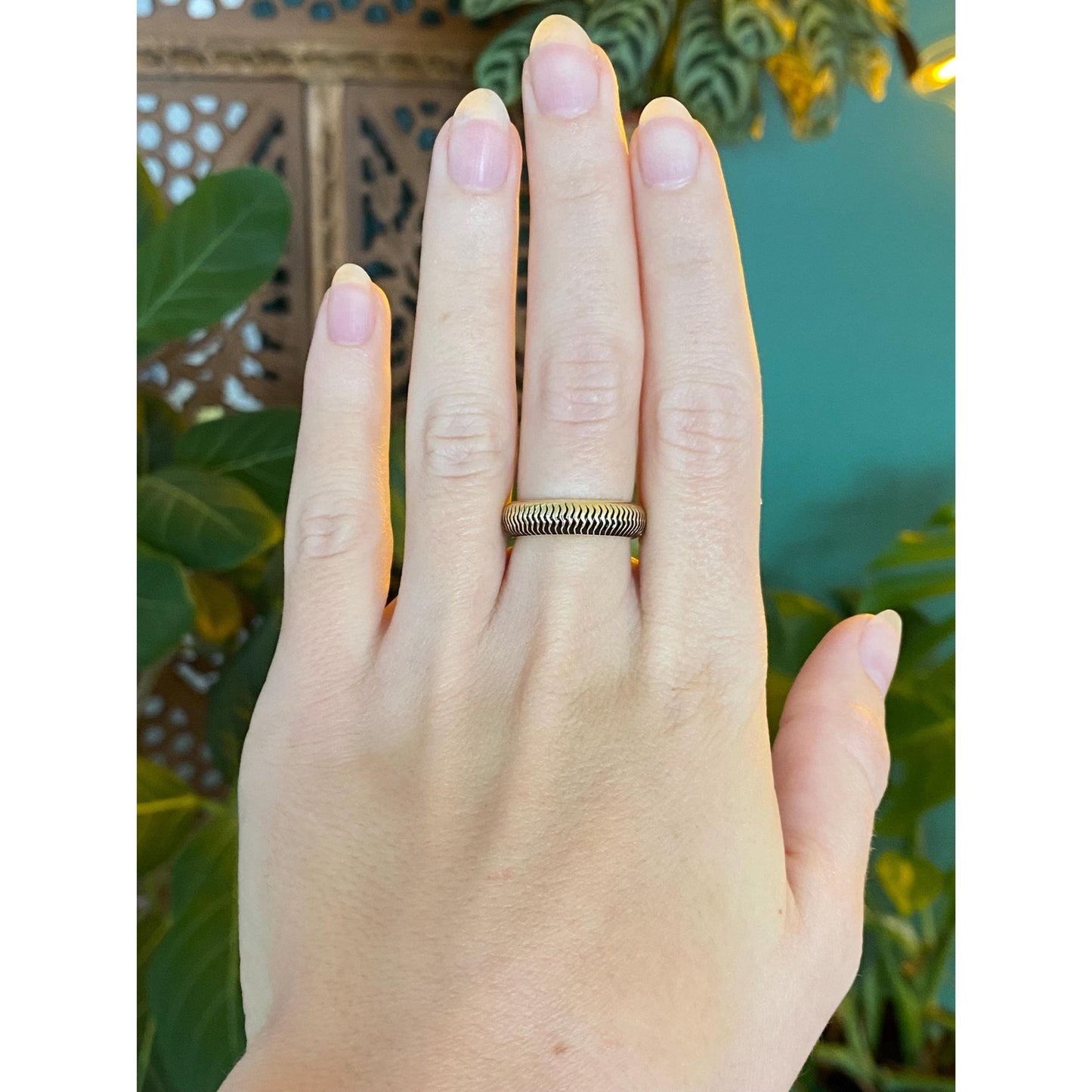 Vintage Solid 18k Yellow Gold Black Enamel Design Ring Band - Size 6.5