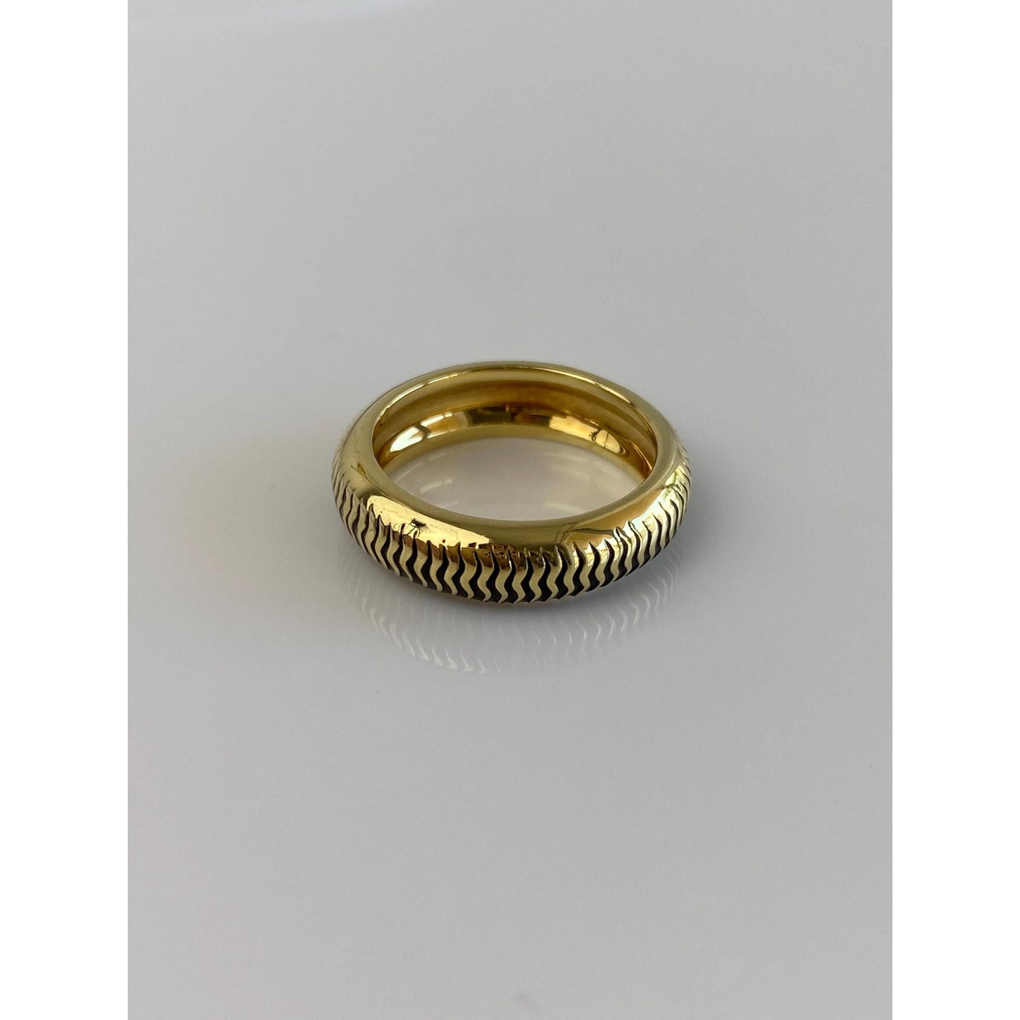 Vintage Solid 18k Yellow Gold Black Enamel Design Ring Band - Size 6.5