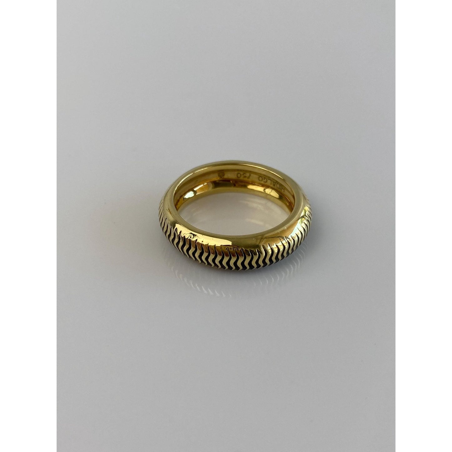 Vintage Solid 18k Yellow Gold Black Enamel Design Ring Band - Size 6.5